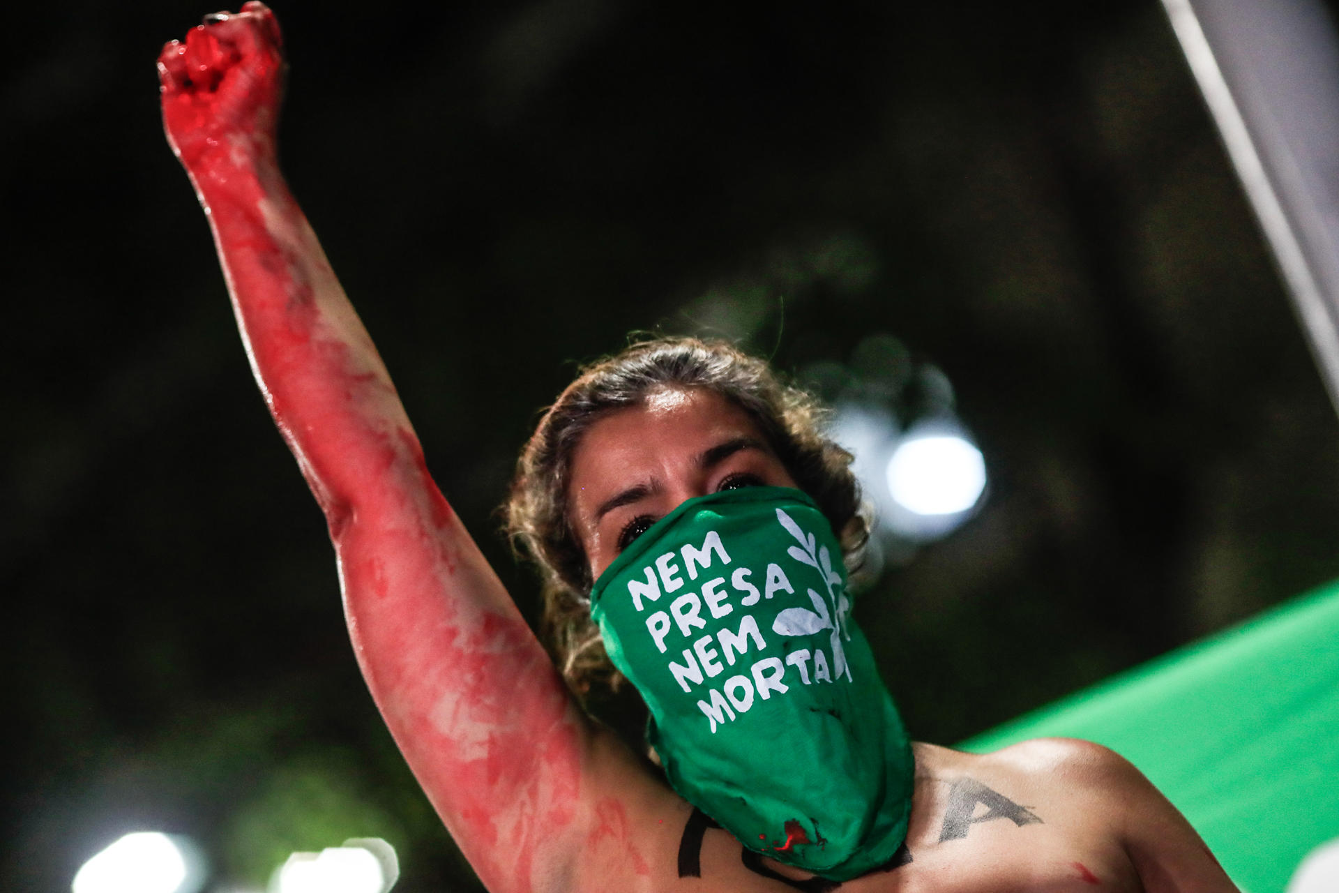 Χιλιάδες γυναίκες στην Αργεντινή διαδήλωσαν για το δικαίωμα στην άμβλωση