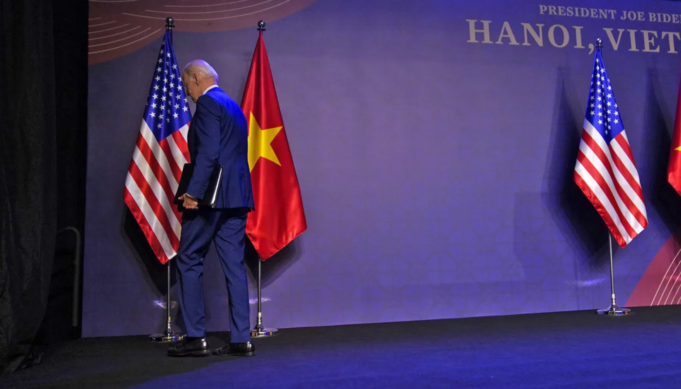 «Πάω για ύπνο τώρα»: Ο κουρασμένος Μπάιντεν άφησε σύξυλους τους δημοσιογράφους