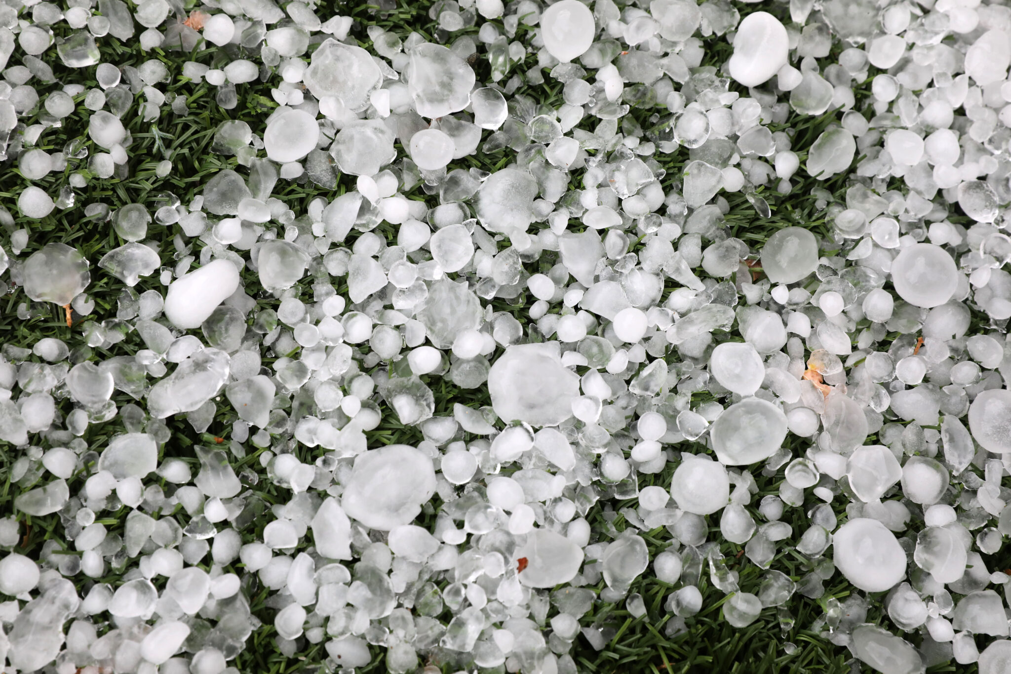 Από καταιγίδες μέχρι και χαλάζι στο σκηνικό του καιρού