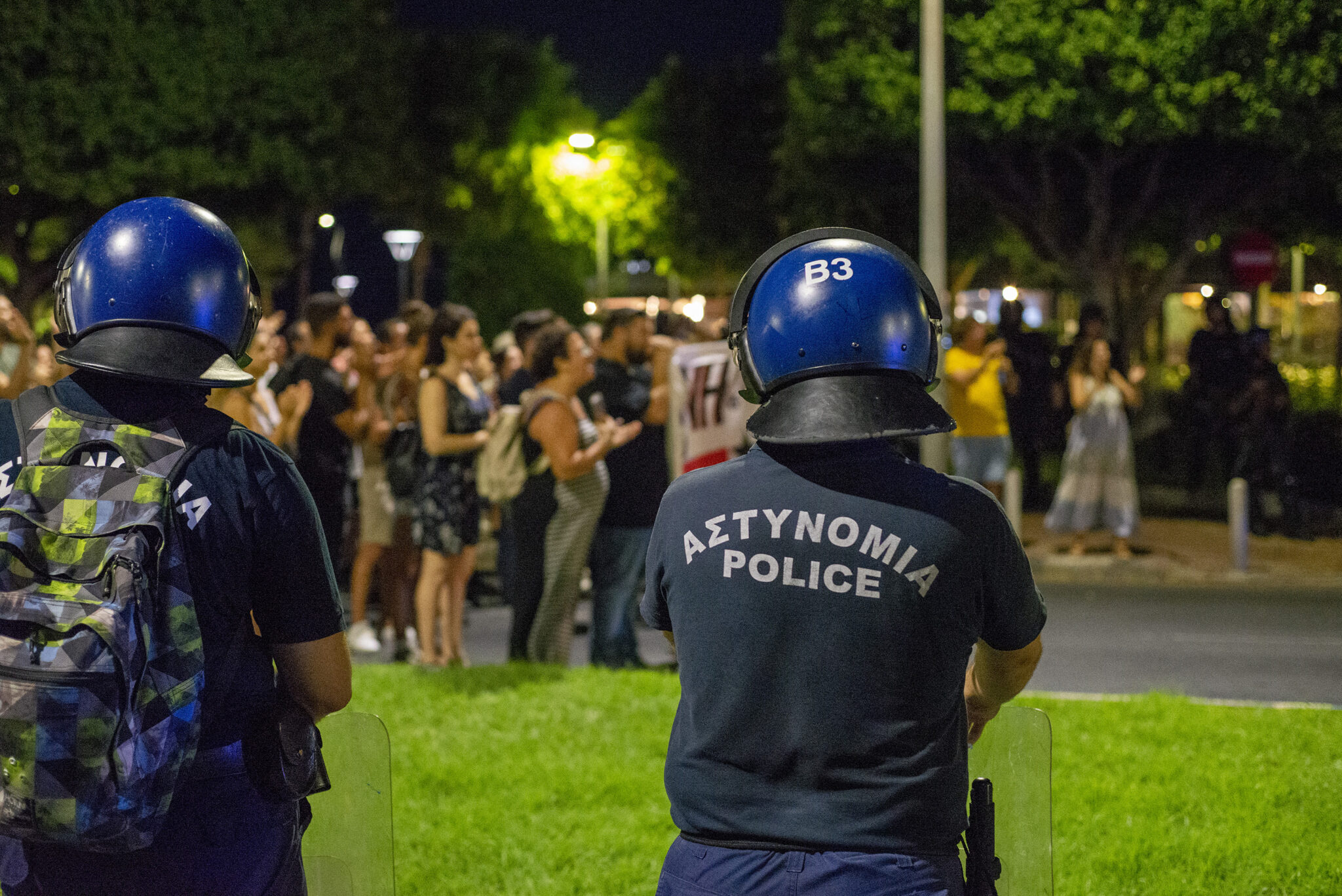 Στο Κακουργιοδικείο παραπέμφθηκαν οι 13 για τα επεισόδια στη Λεμεσό