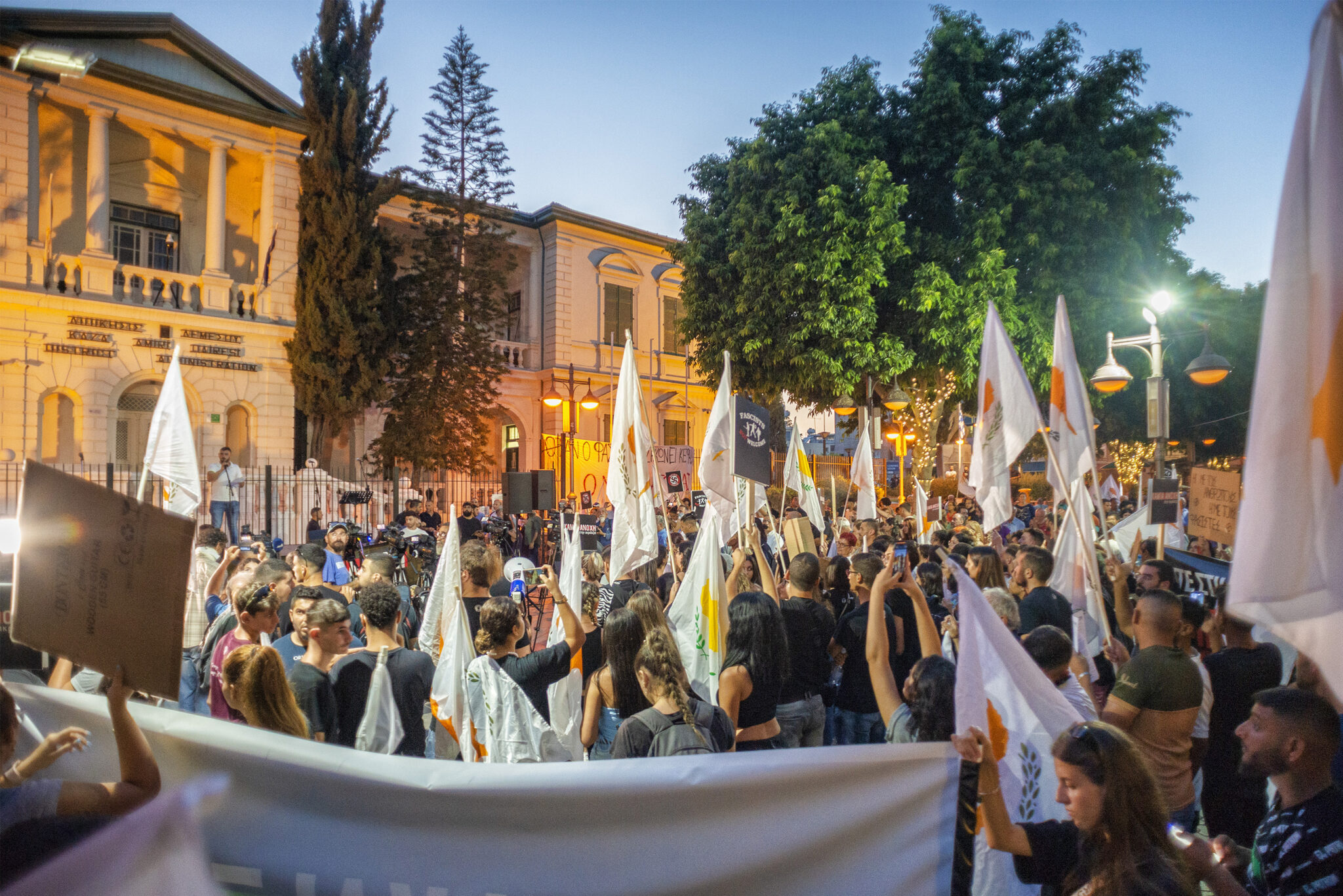 Πάνω από 2000 άτομα στην αντιφασιστική εκδήλωση στη Λεμεσό (ΒΙΝΤΕΟ&ΦΩΤΟ)