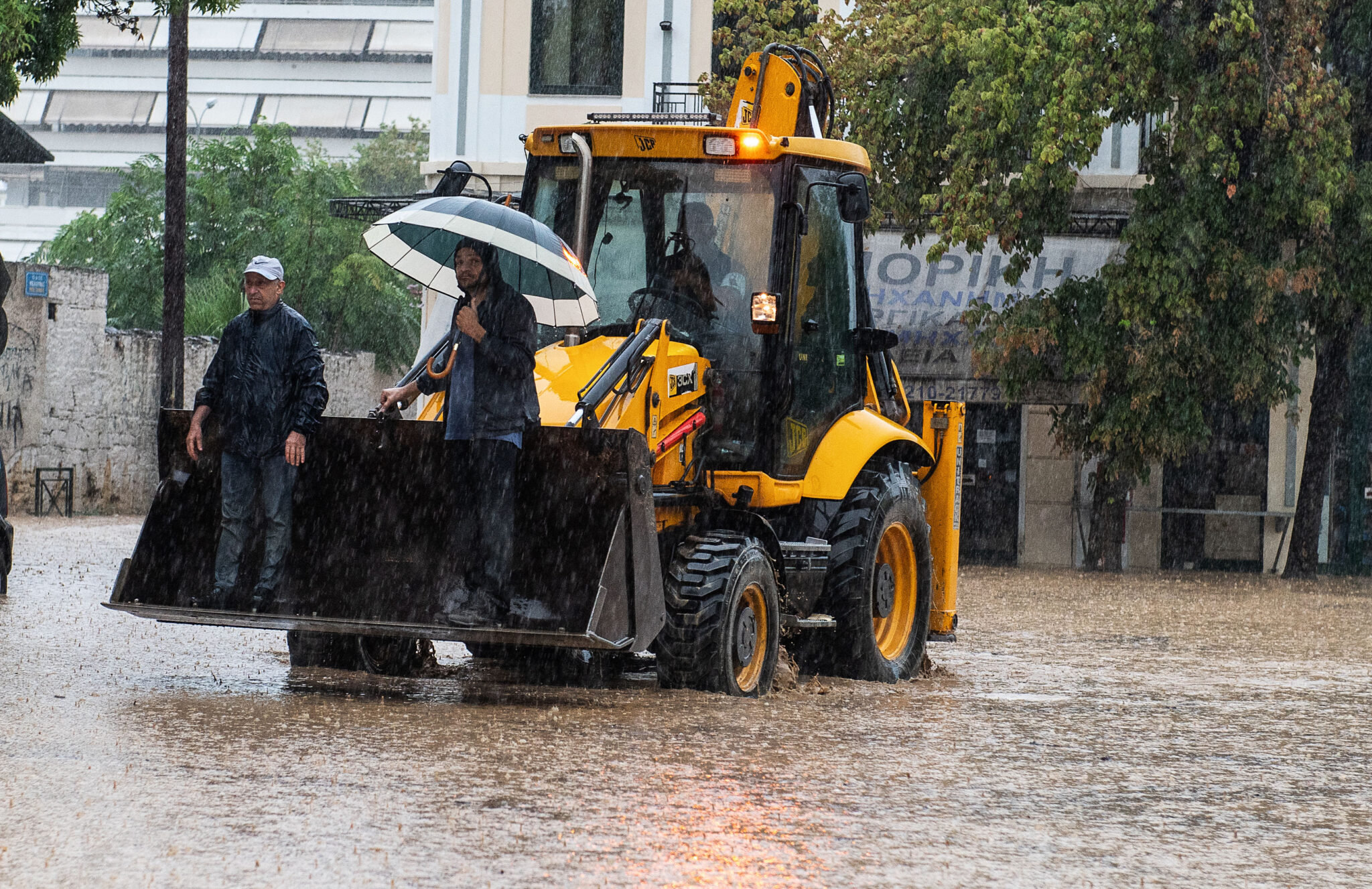 Πρωτοφανής κακοκαιρία στην Ελλάδα: Ένας νεκρός και ένας ακόμη αγνοείται (ΦΩΤΟ)