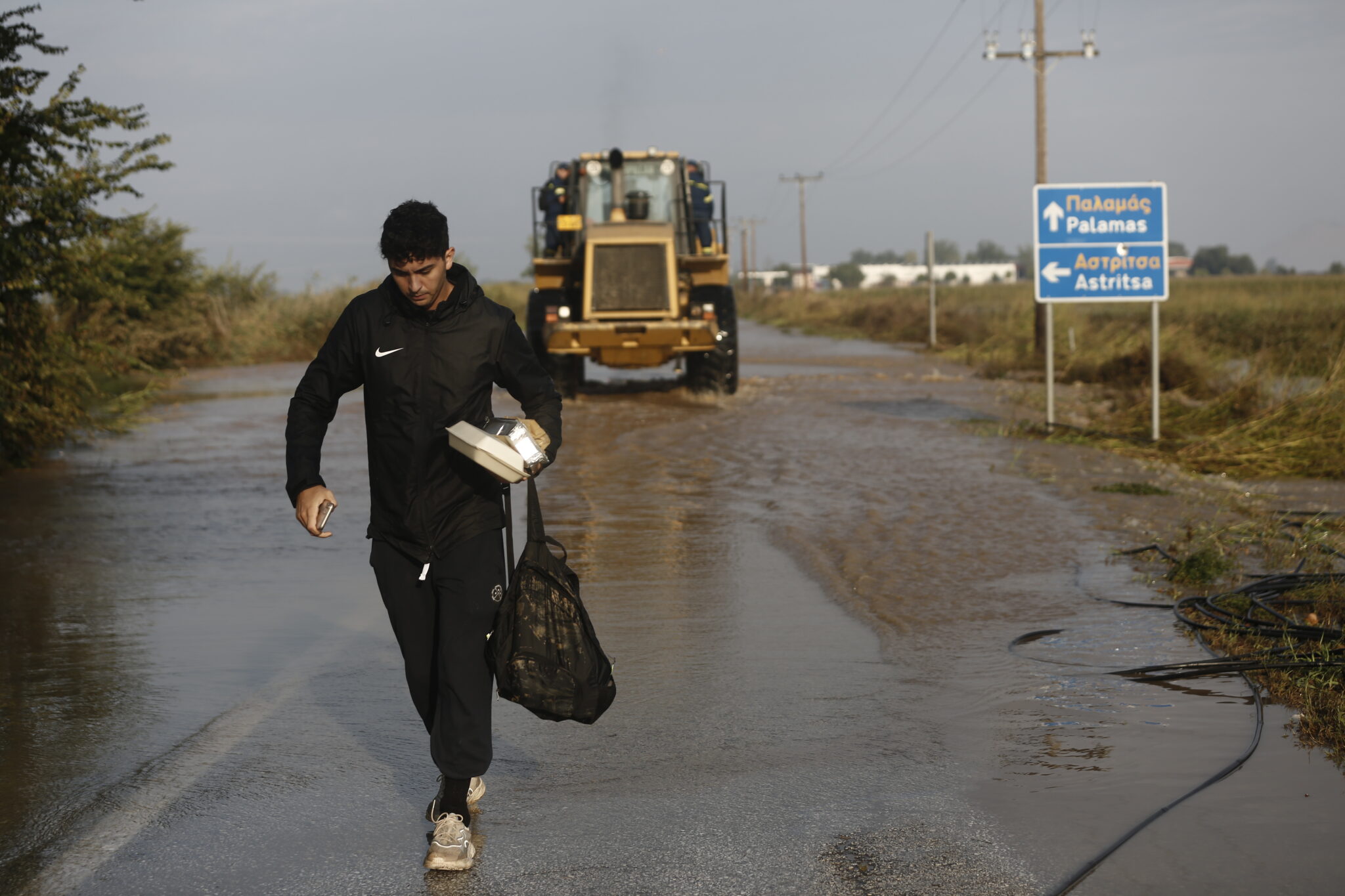 Σε κατάσταση συναγερμού η Λάρισα: Έσπασε ανάχωμα του Πηνειού
