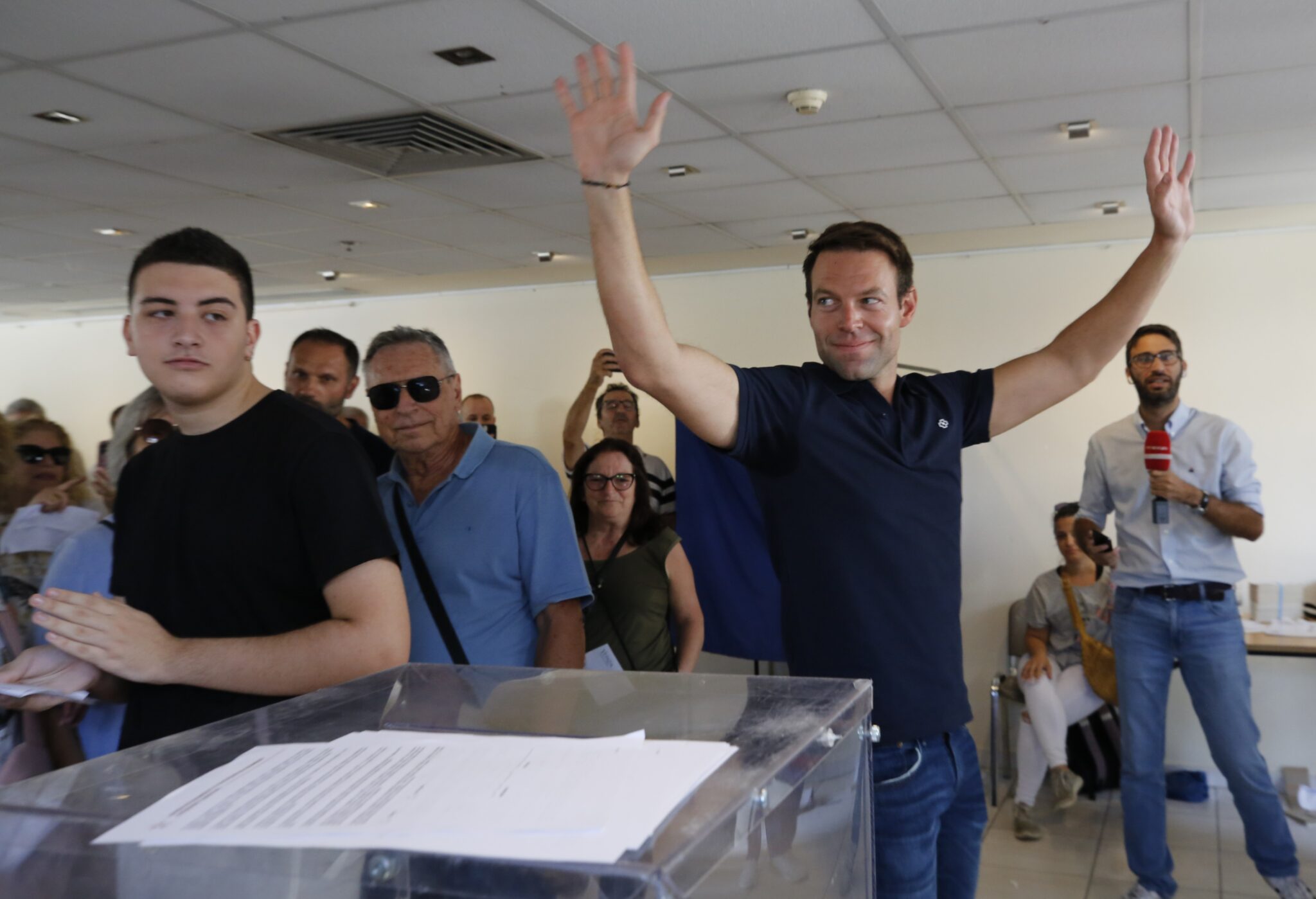 Ντύνεται στο χακί ο Κασελάκης;