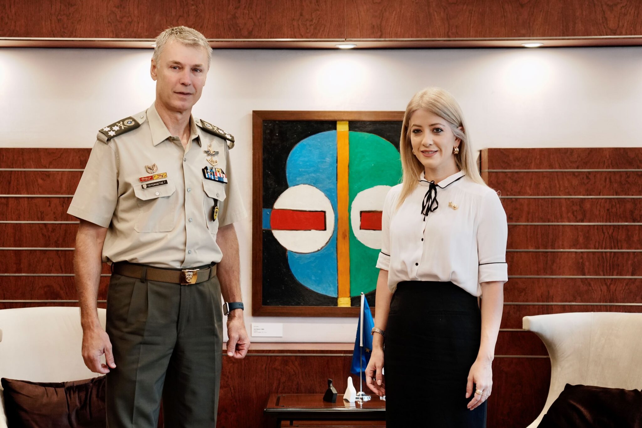 Κανένας εφησυχασμός, είπε η Πρόεδρος της Βουλής υποδεχόμενη τον νέο Αρχηγό ΕΦ