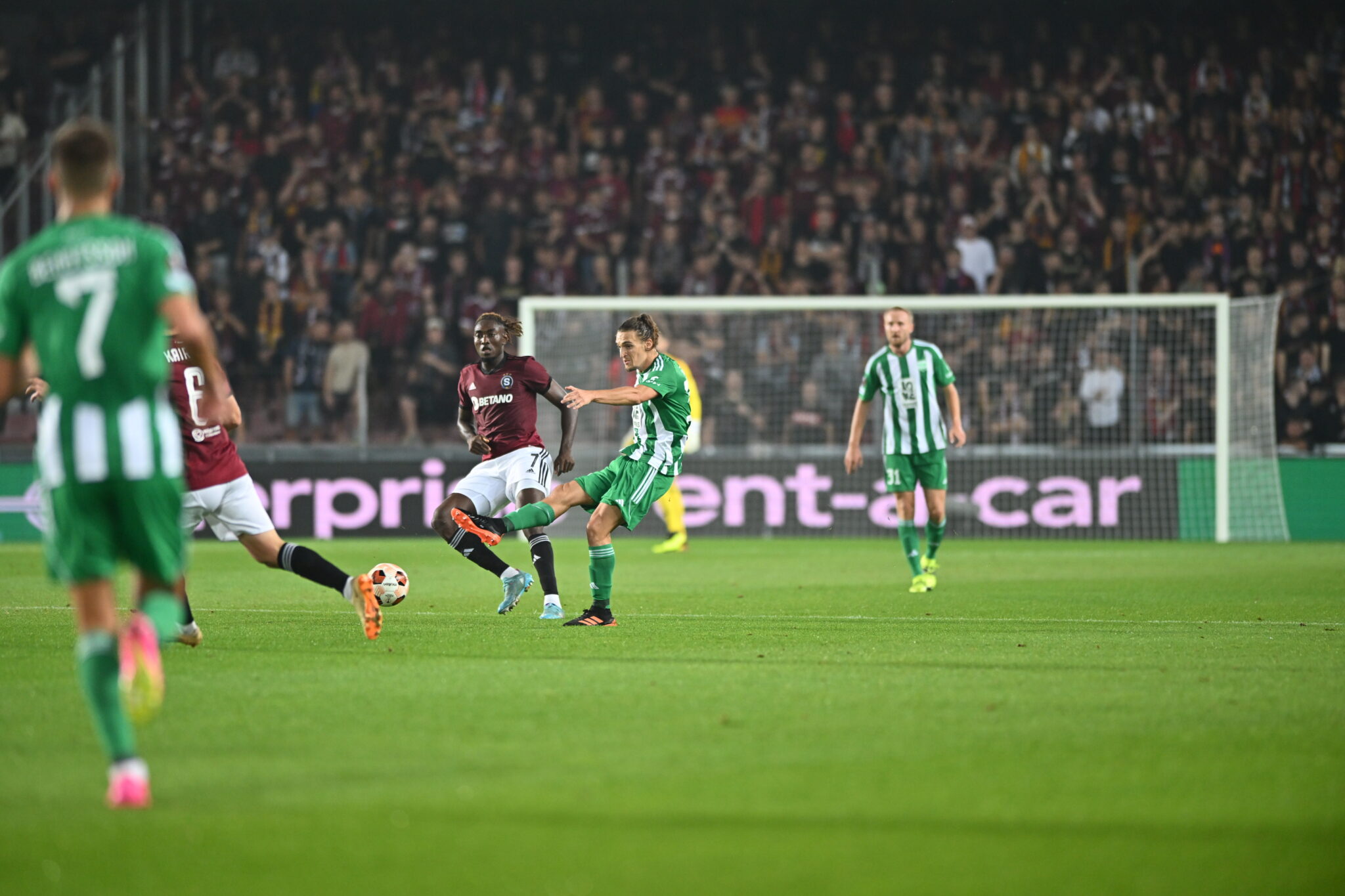 Πλήρωσε αδράνεια, άργησε να μειώσει και ηττήθηκε από τη Σπάρτα Πράγας ο Άρης