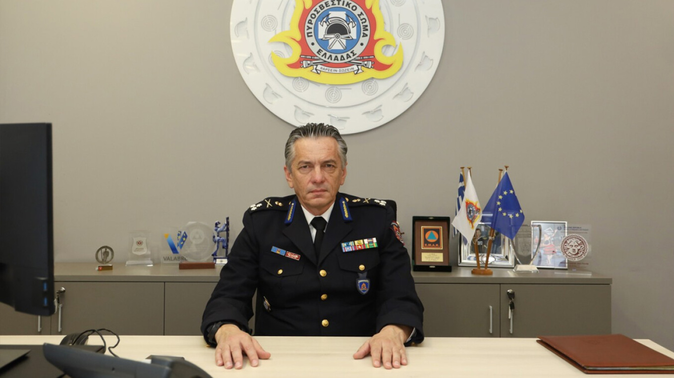 Στο νοσοκομείο ο επικεφαλής των πυροσβεστικών δυνάμεων στην Ελλάδα