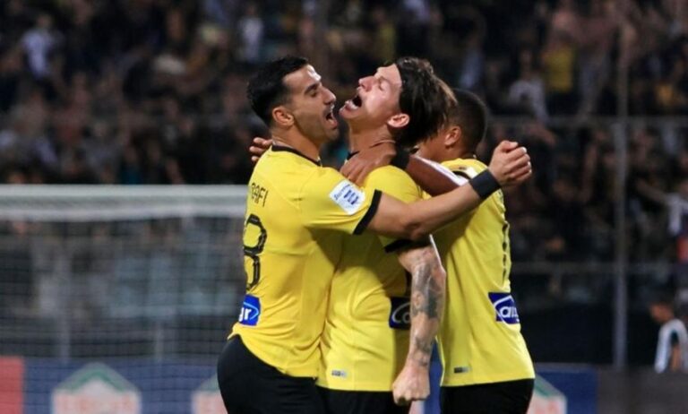 Διπλό… ψυχής για την ΑΕΚ των 10 παικτών στον Βόλο