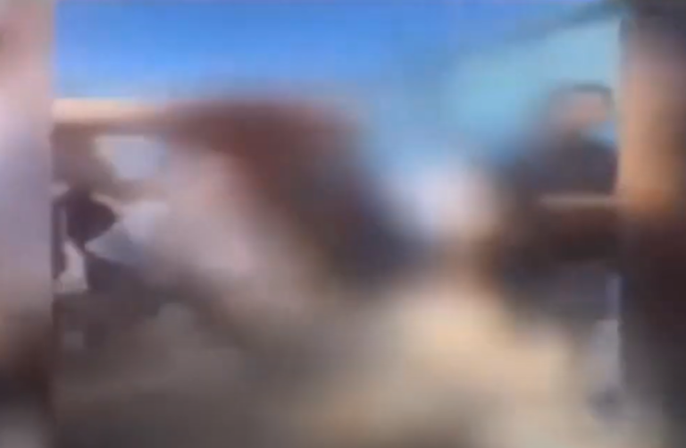 «Έδειραν και τα δύο παιδιά μου, έβγαλαν αίμα» λέει ο πατέρας του 13χρονου μαθητή