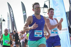 Στέφανος Κασσελάκης: Έτρεξε με τον Τάιλερ στο Spetses Mini Marathon(ΒΙΝΤΕΟ)