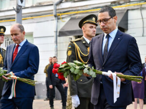 Την ανάγκη για σεβασμό της κυριαρχίας της Ουκρανίας, τόνισε ο ΥΠΕΞ στο Κίεβο