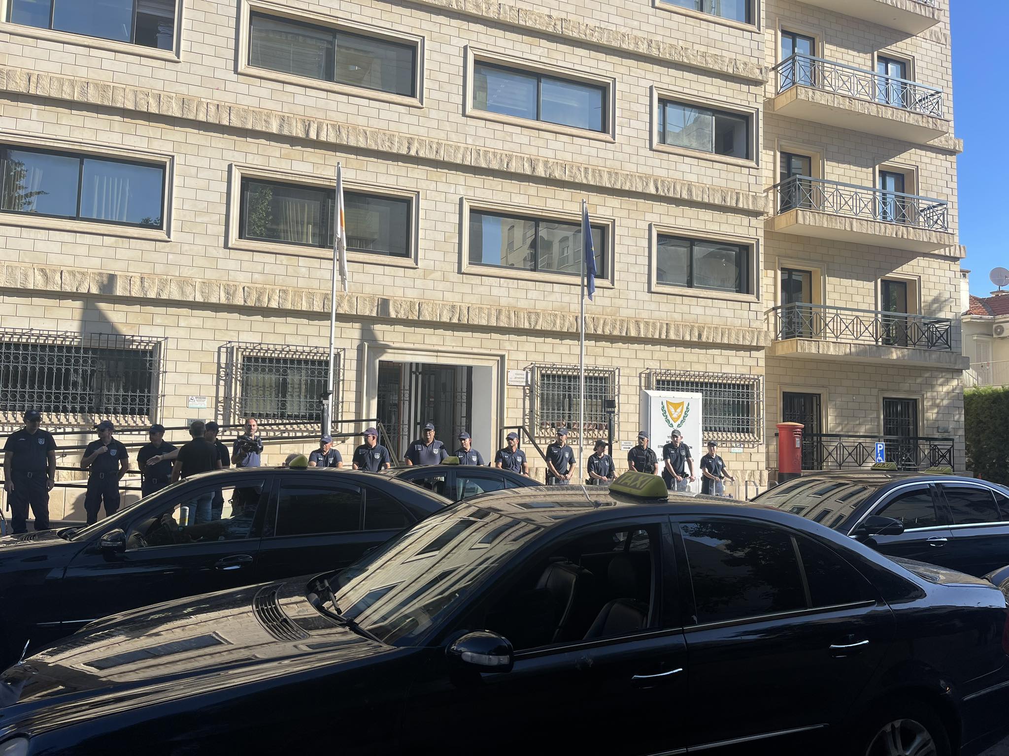 Παρέδωσαν υπόμνημα στον Λετυμπιώτη οι οδηγοί ταξί, «απογοητευμένος» ο Βαφεάδης