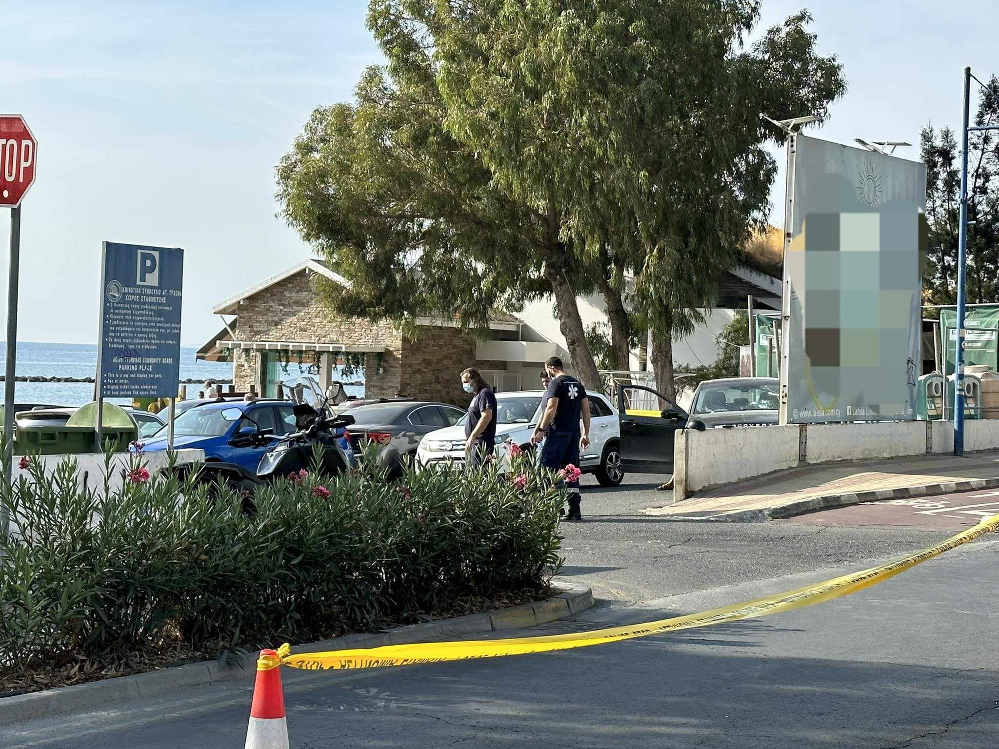 ΦΩΤΟ: «Γάζωσαν» το όχημα 55χρονου, έκαψαν το όχημά τους οι δράστες