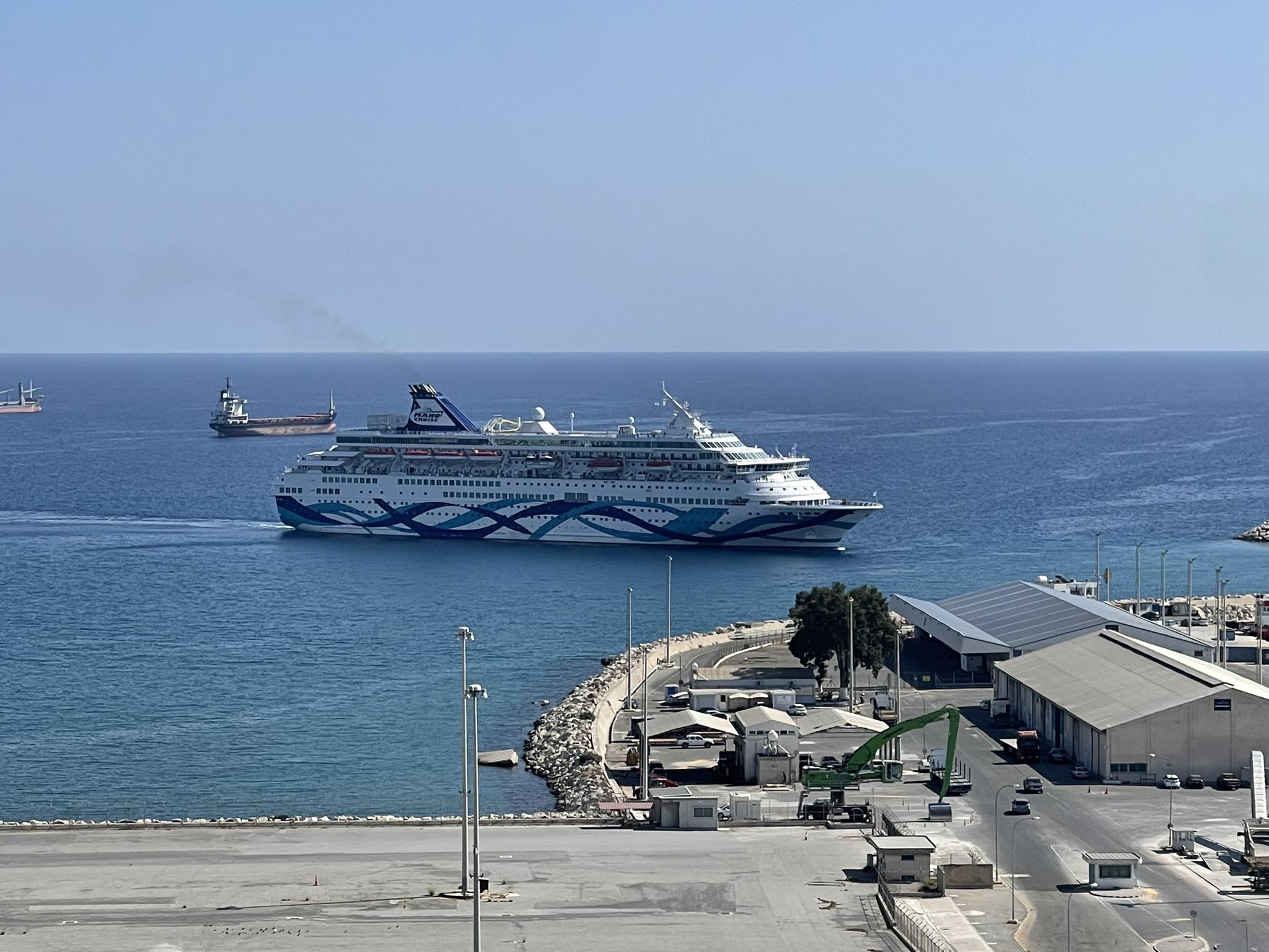 BINTEO: Έφτασε στη Λάρνακα το «Crown Irish», αποβιβάστηκαν 300 Ολλανδοί υπήκοοι