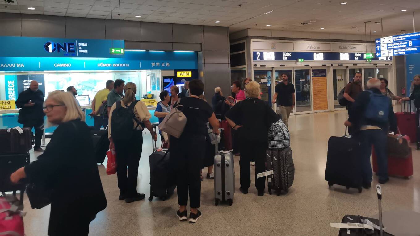 Τεράστιες ουρές και αναμονή στον έλεγχο διαβατηρίων στο Ελ. Βενιζέλος