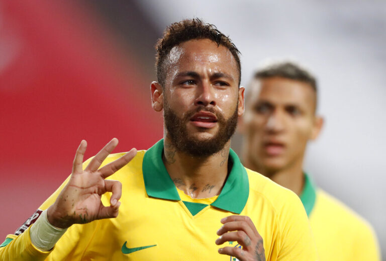 Πέταξαν κουτί με ποπ κορν στον Νεϊμάρ και «τρελάθηκε» (ΒΙΝΤΕΟ)