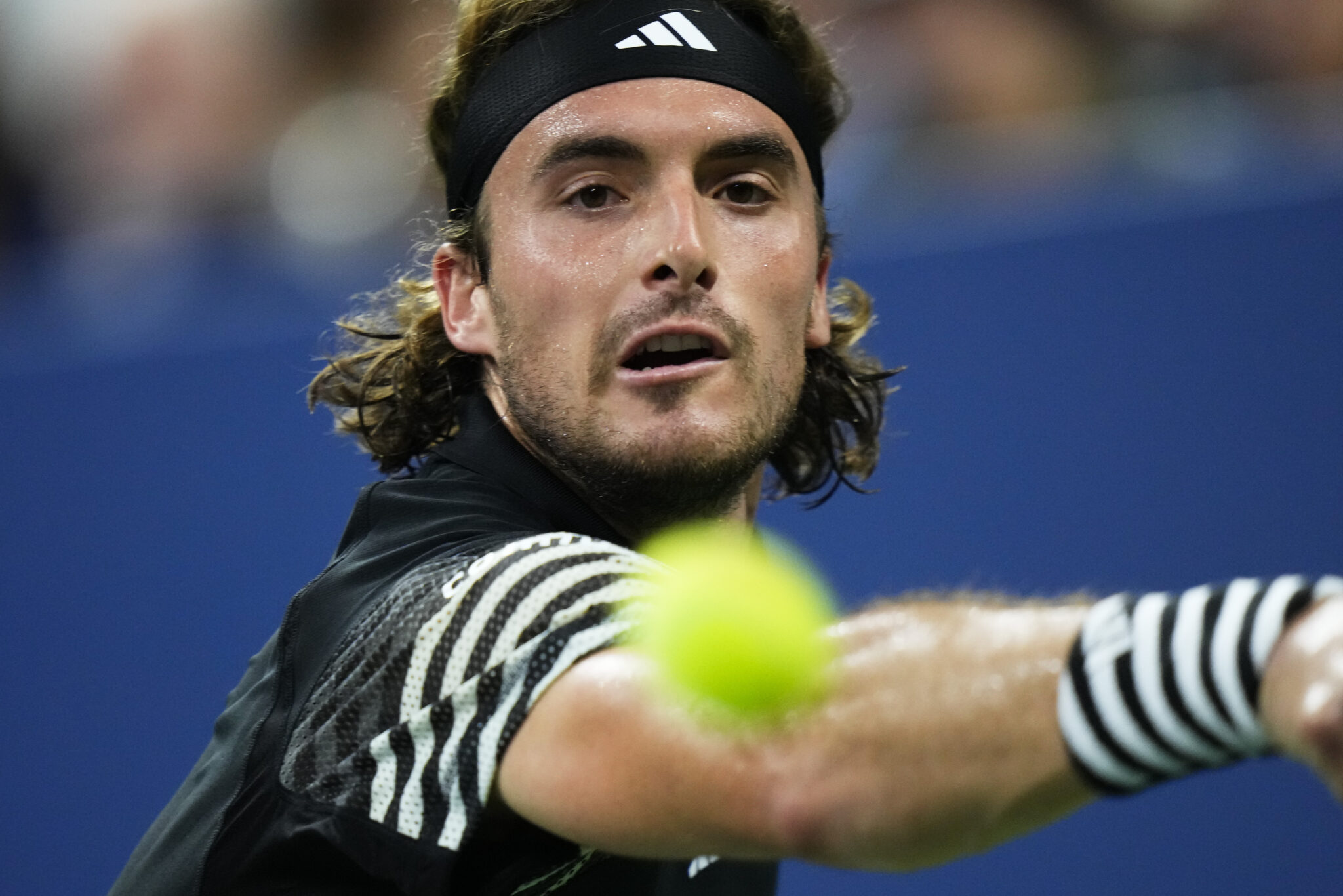 Επιστρέφει στο κεντρικό court με… φόρα για την πρόκριση ο Τσιτσιπάς