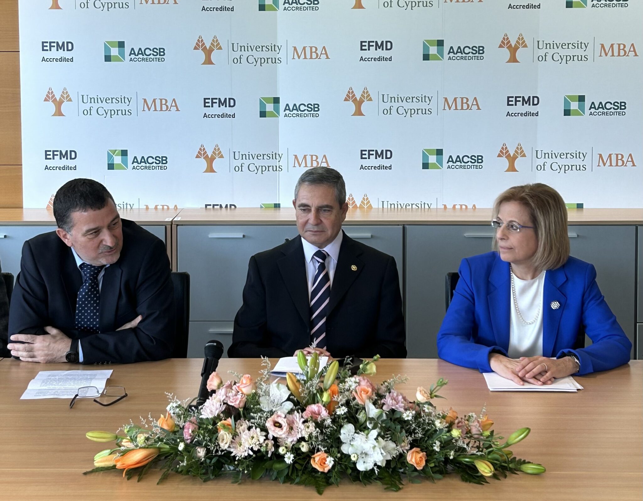 Ο Σερ Στέλιος προσέφερε 3 υποτροφίες €30.000 σε φοιτητές MBA του Παν. Κύπρου