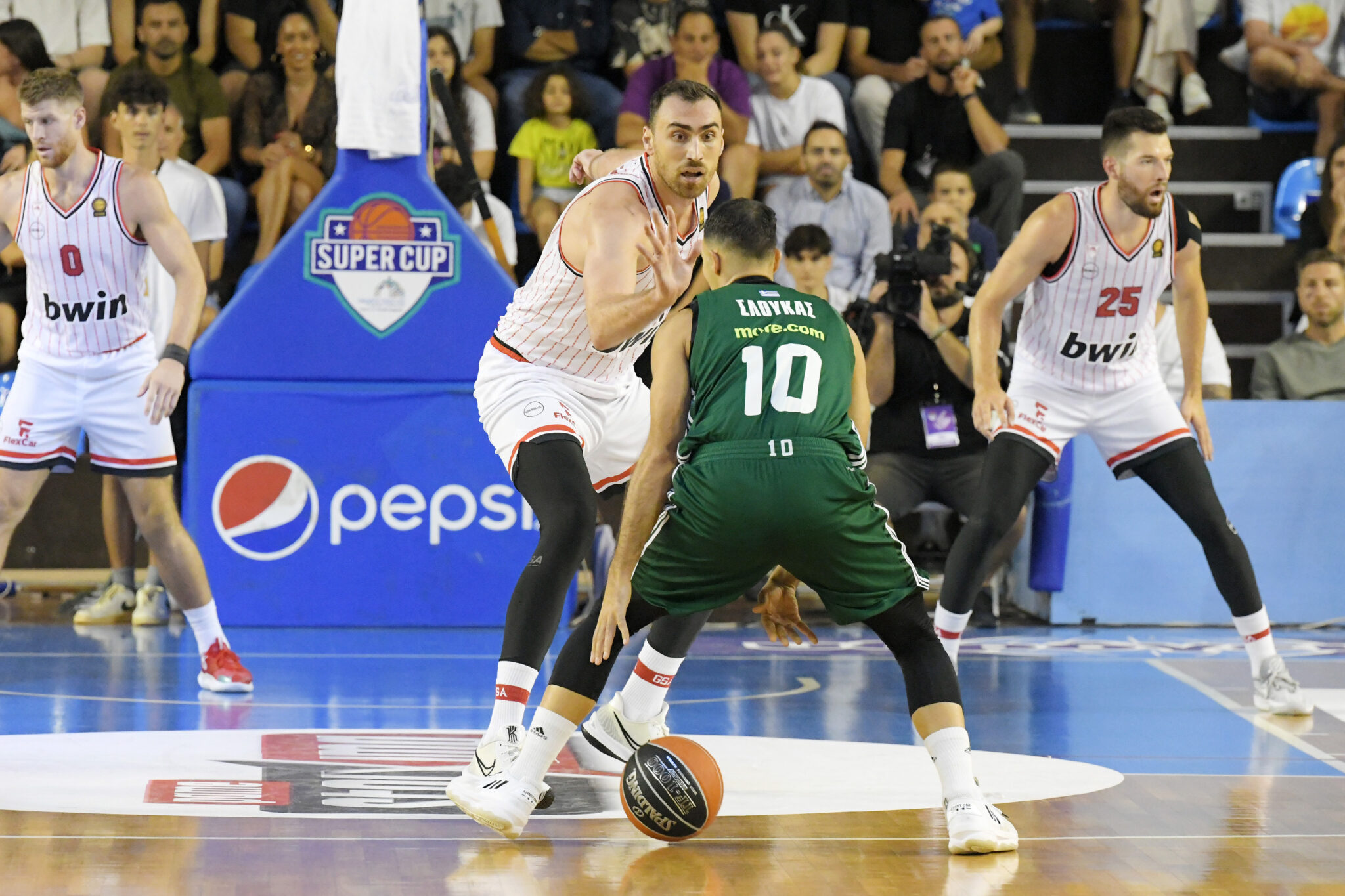 «Ποδαρικό» στο ΣΕΦ με απουσίες για τον Ολυμπιακό απέναντι στην Μπάρσα