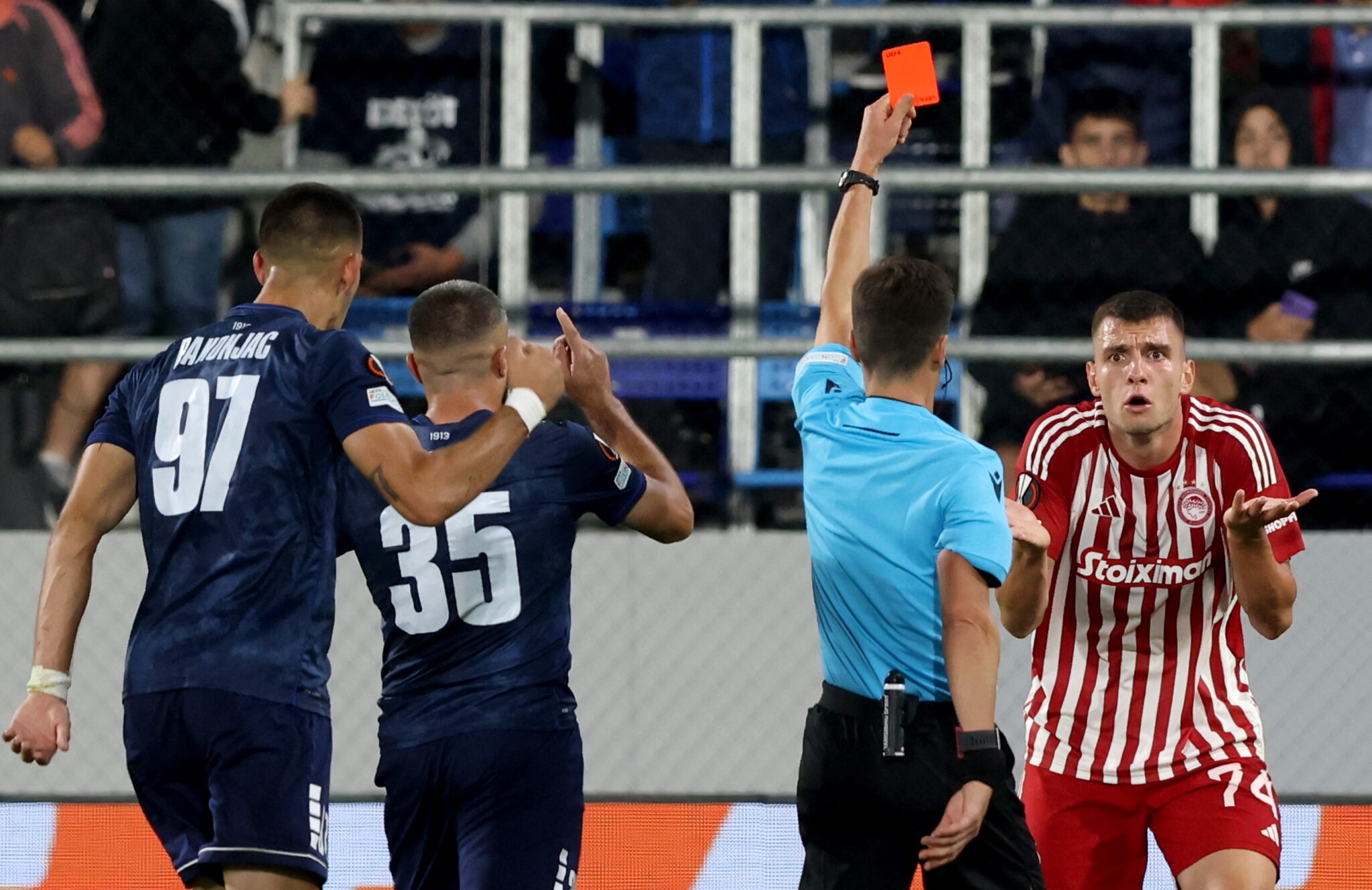 Πολλά παράπονα για τον διαιτητή στον Ολυμπιακό