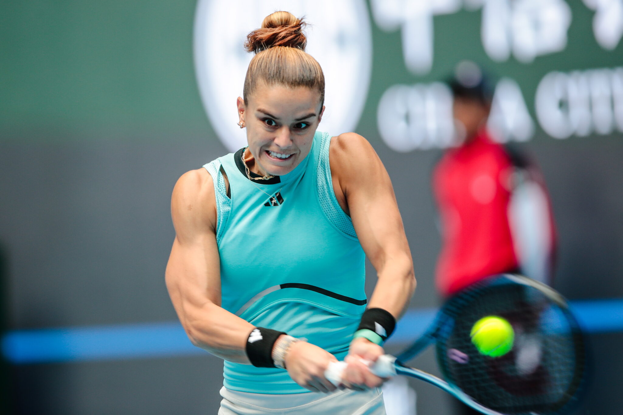 Υποκλίθηκε στην ανωτερότητα της Κόκο Γκοφ η Σάκκαρη