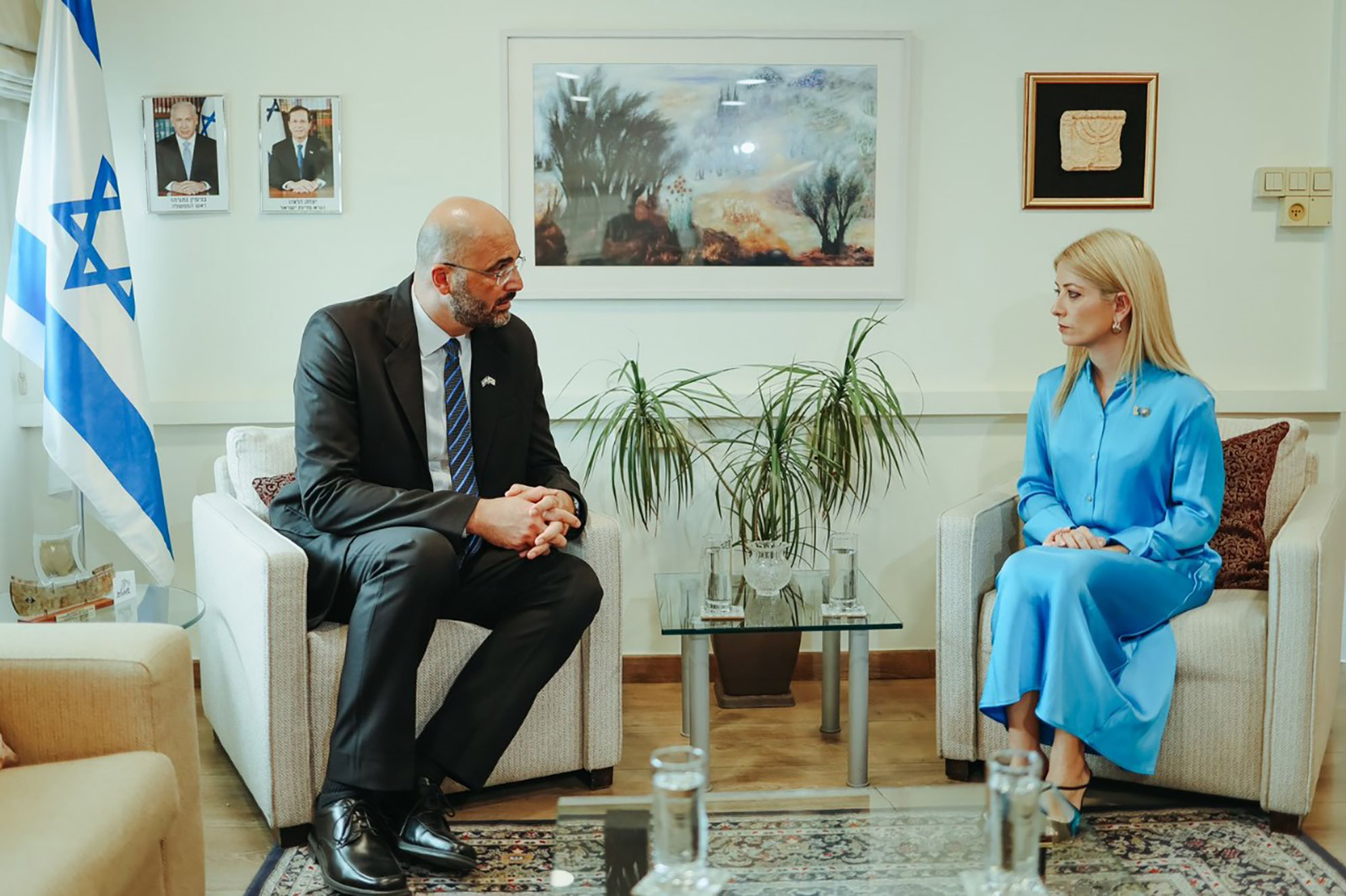 Στο πλευρό του δοκιμαζόμενου λαού, ετοιμάζει ψήφισμα καταδίκης η Βουλή