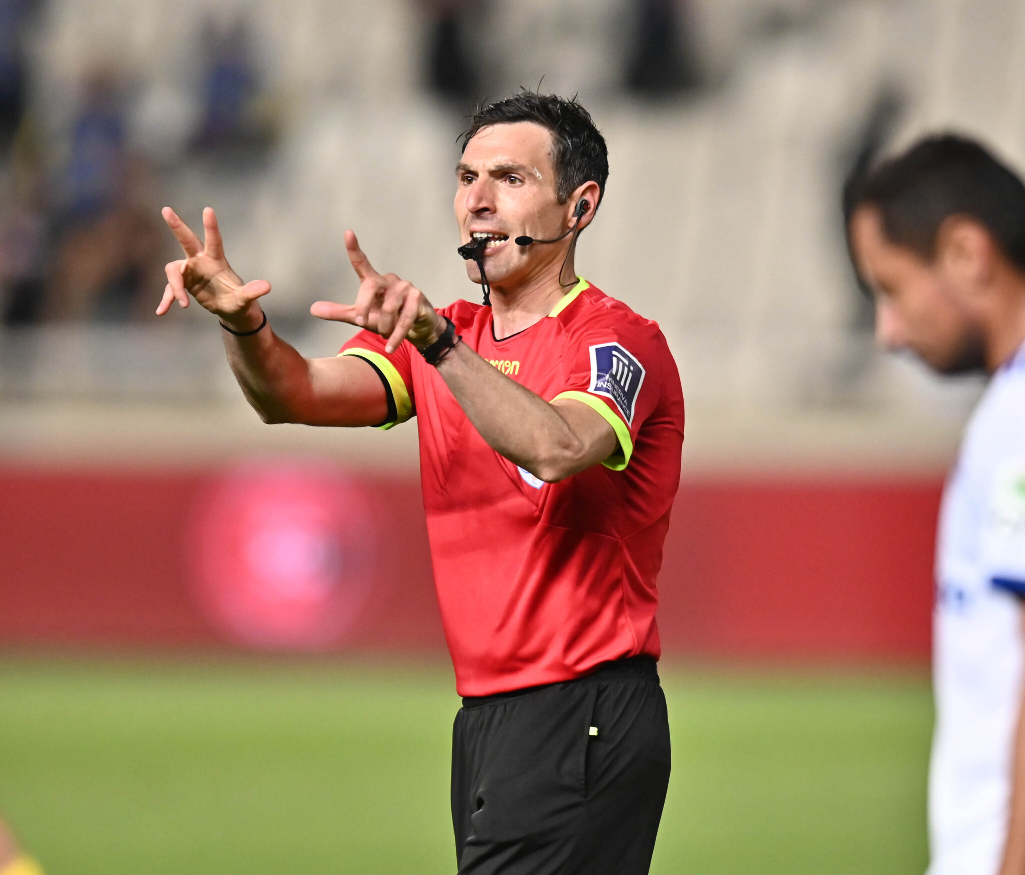 Τιμωρήθηκε ο διαιτητής Σάκι γιατί αρνήθηκε να δώσει το χέρι στη βοηθό (BINTEO)