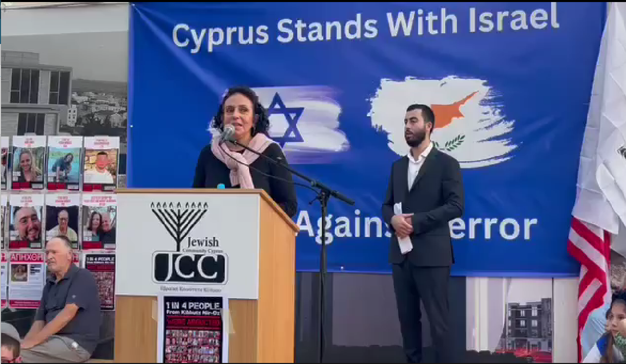 Συγκλονίζουν οι μαρτυρίες: «Μαμά μας πυροβολούν, φοβάμαι, νομίζω θα πεθάνω»