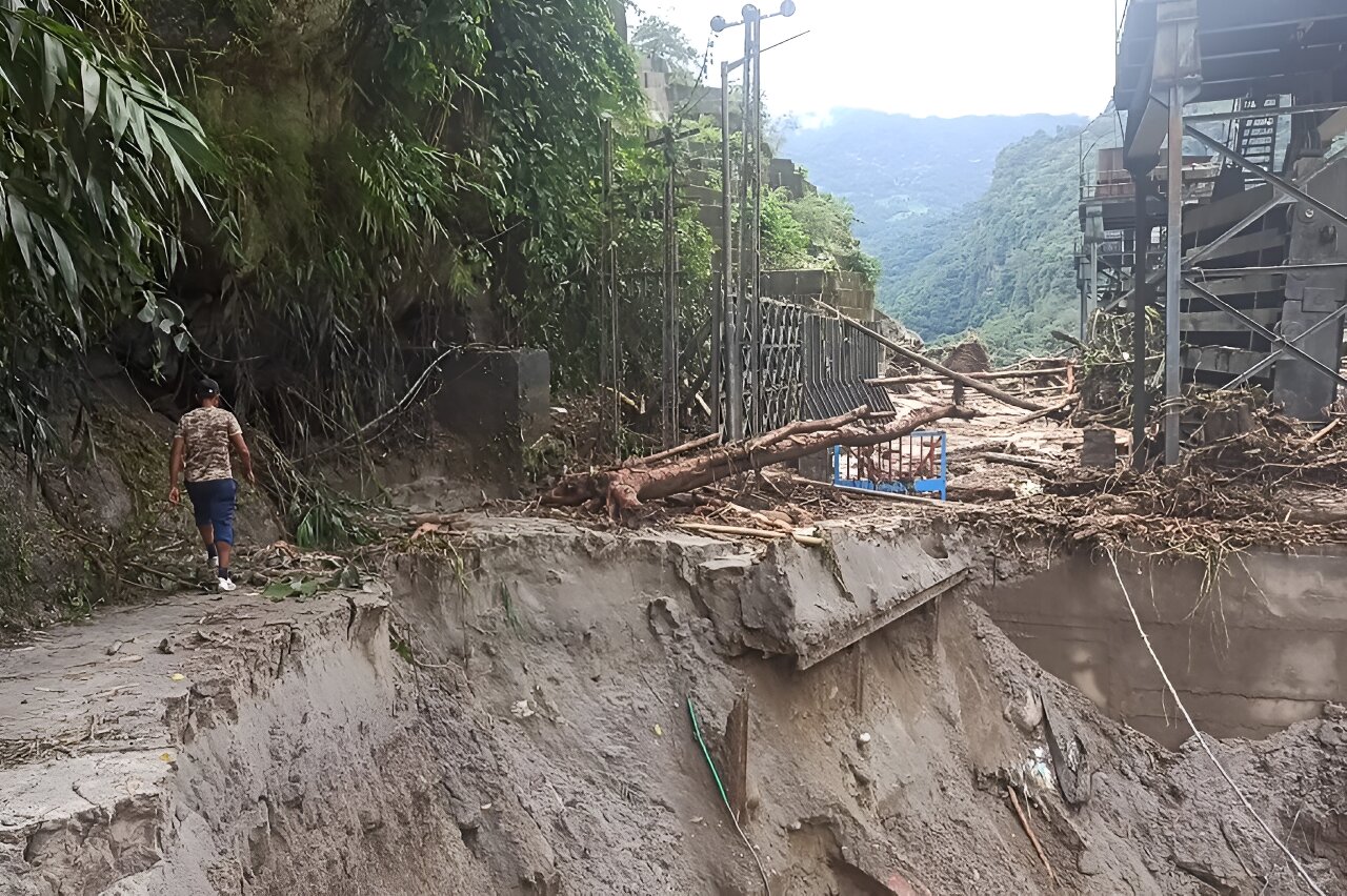 Στους 74 οι νεκροί από την υπερχείλιση λίμνης στην Ινδία