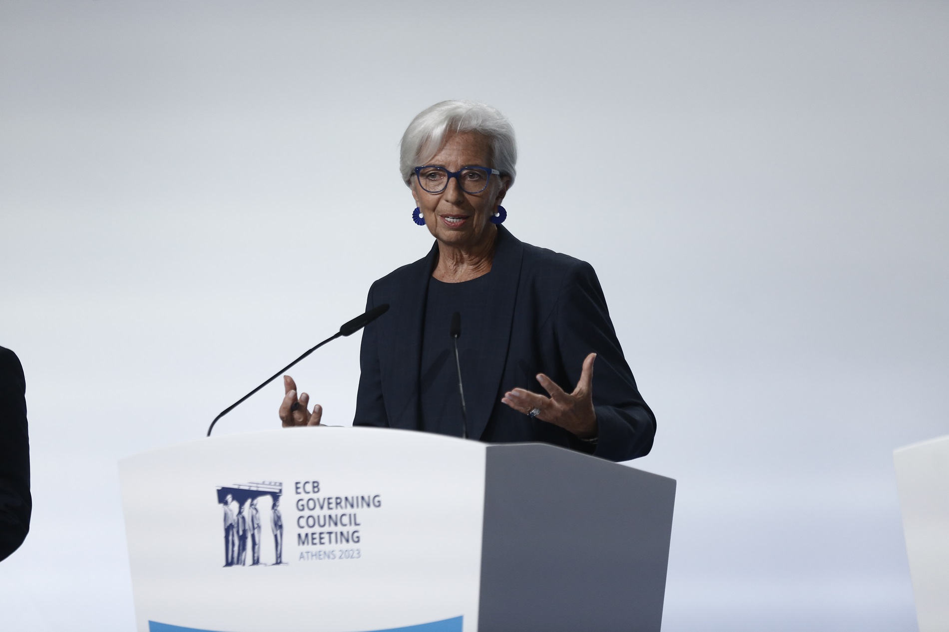 «Πρόωρο» να συζητηθούν μειώσεις επιτοκίων, λέει η Λαγκάρντ