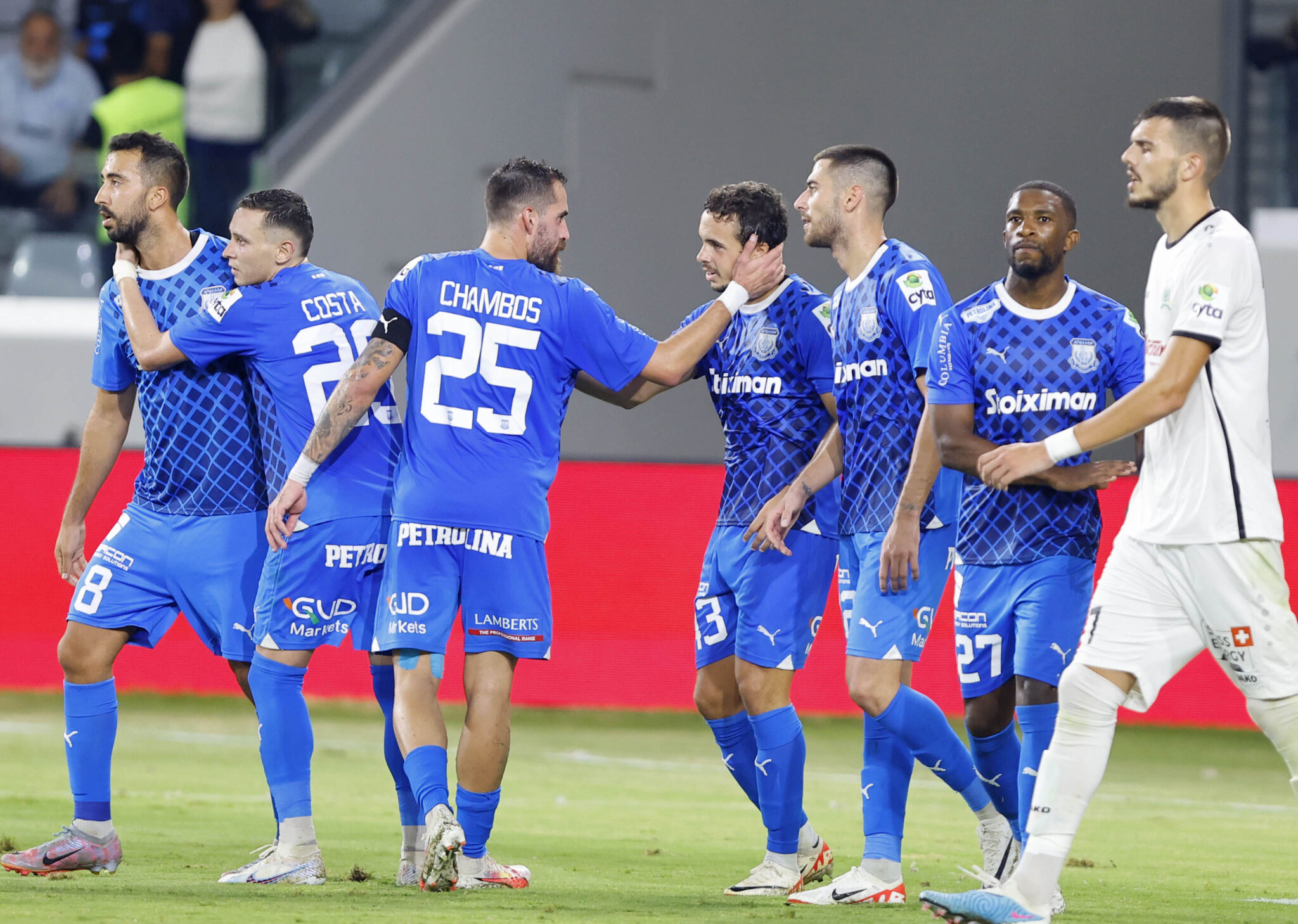 Ξετύλιξε το «δώρο» του Άρη και ανέβηκε κορυφή ο Απόλλωνας (BINTEO)