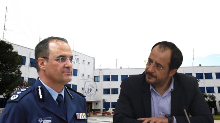 Οι αντιφάσεις και η τελική απόφαση του ΠτΔ για τον Αρχηγό της Αστυνομίας