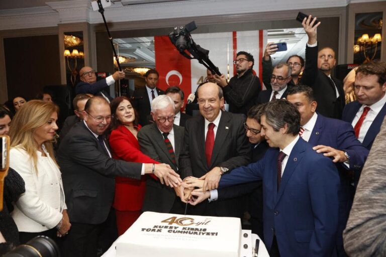 Ερσίν Τατάρ: Η Βρετανία να ενεργεί με βάση της πραγματικότητες στο νησί