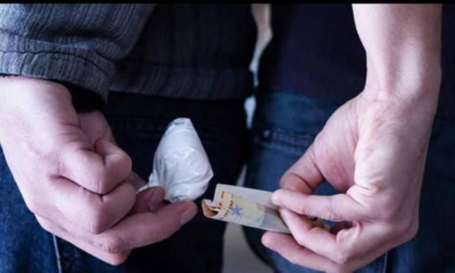 Ελλάδα: Έπιασαν 16χρονο μαθητή με κοκαΐνη και κάνναβη, έρευνες και στο σχολείο