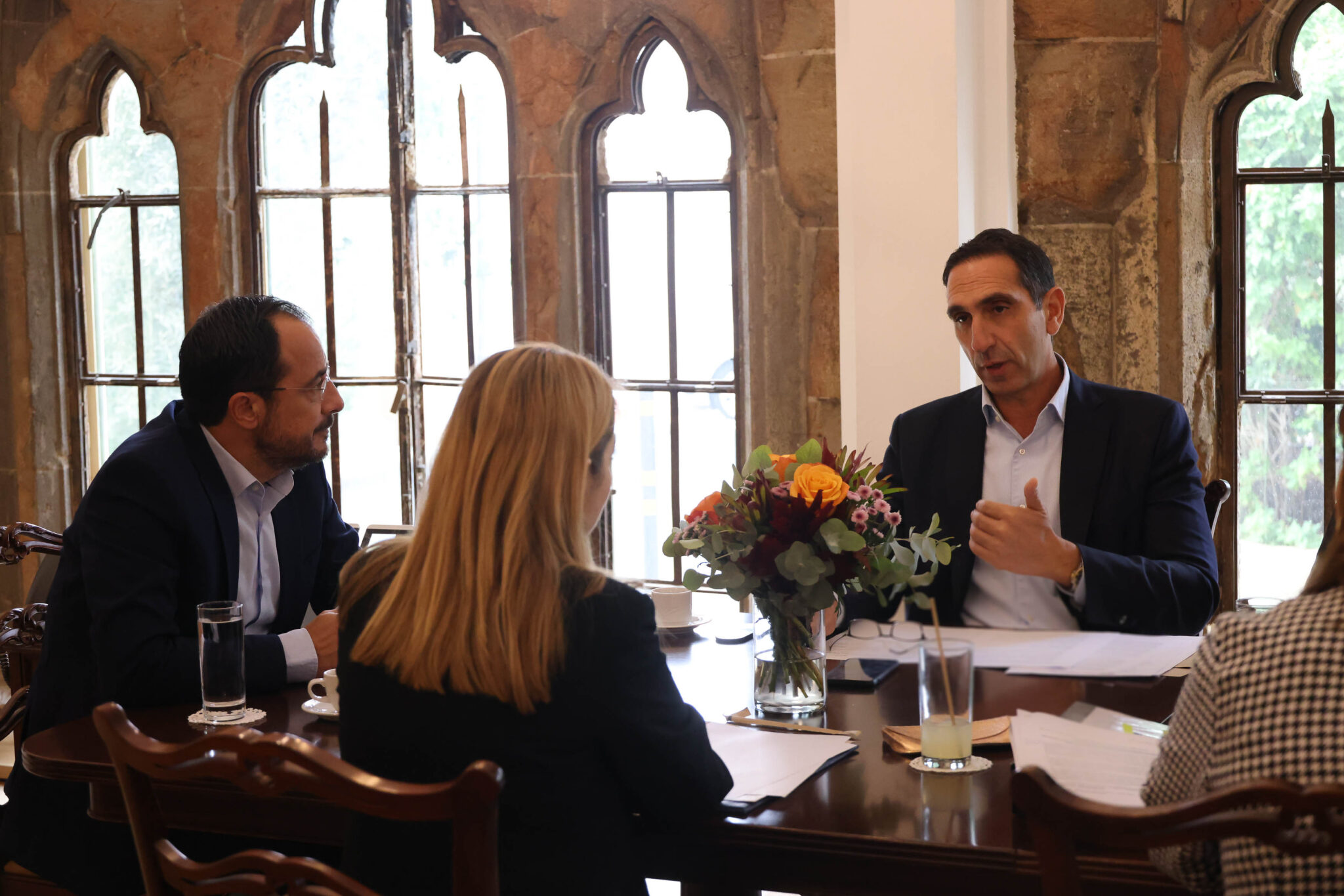 Αυστηρό μήνυμα ΥΠΕΣ: «Όποιος δεν σέβεται τη φιλοξενία, θα υπάρχουν επιπτώσεις»