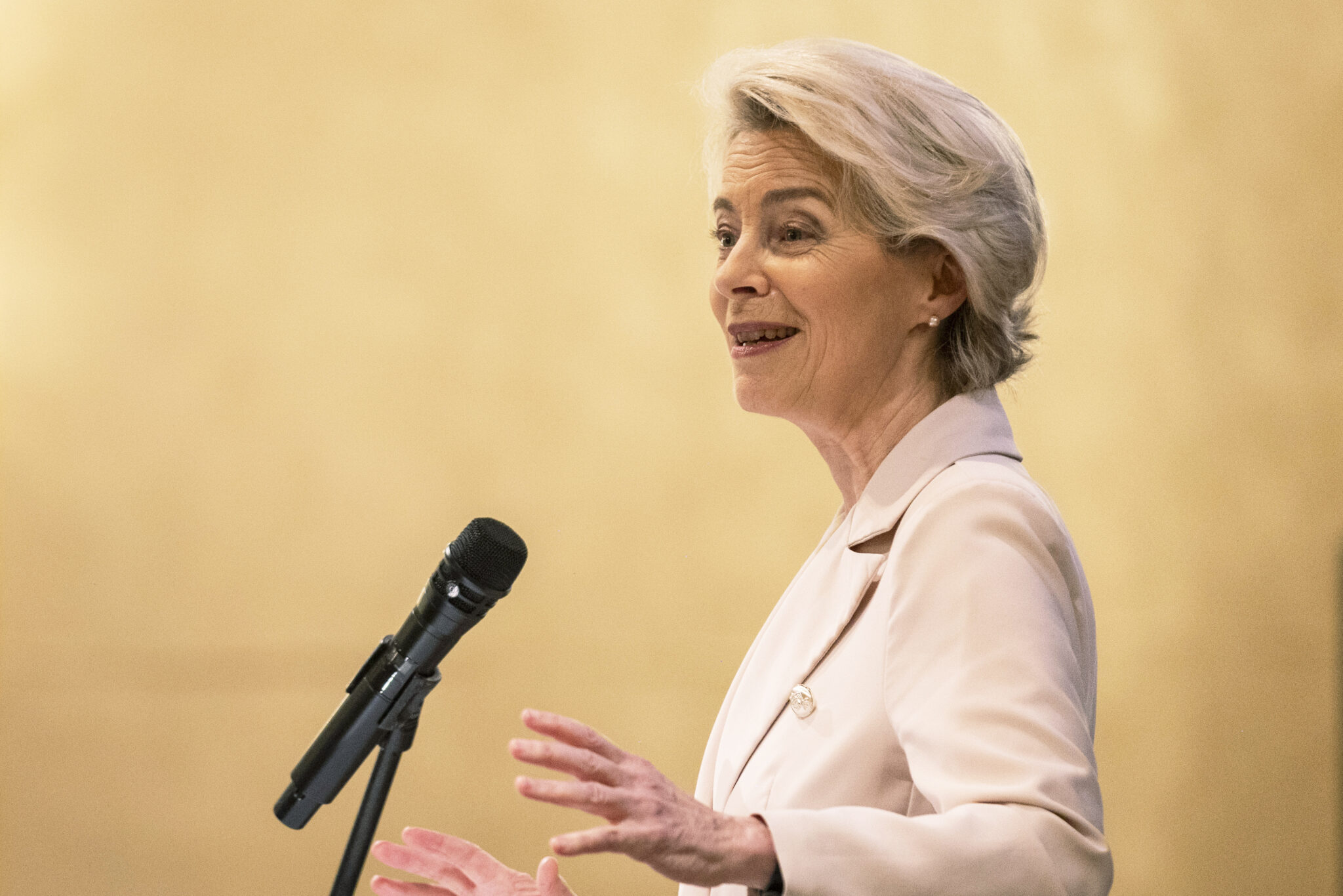 Αιφνιδιαστική επίσκεψη της φον ντερ Λάιεν στο Κίεβο