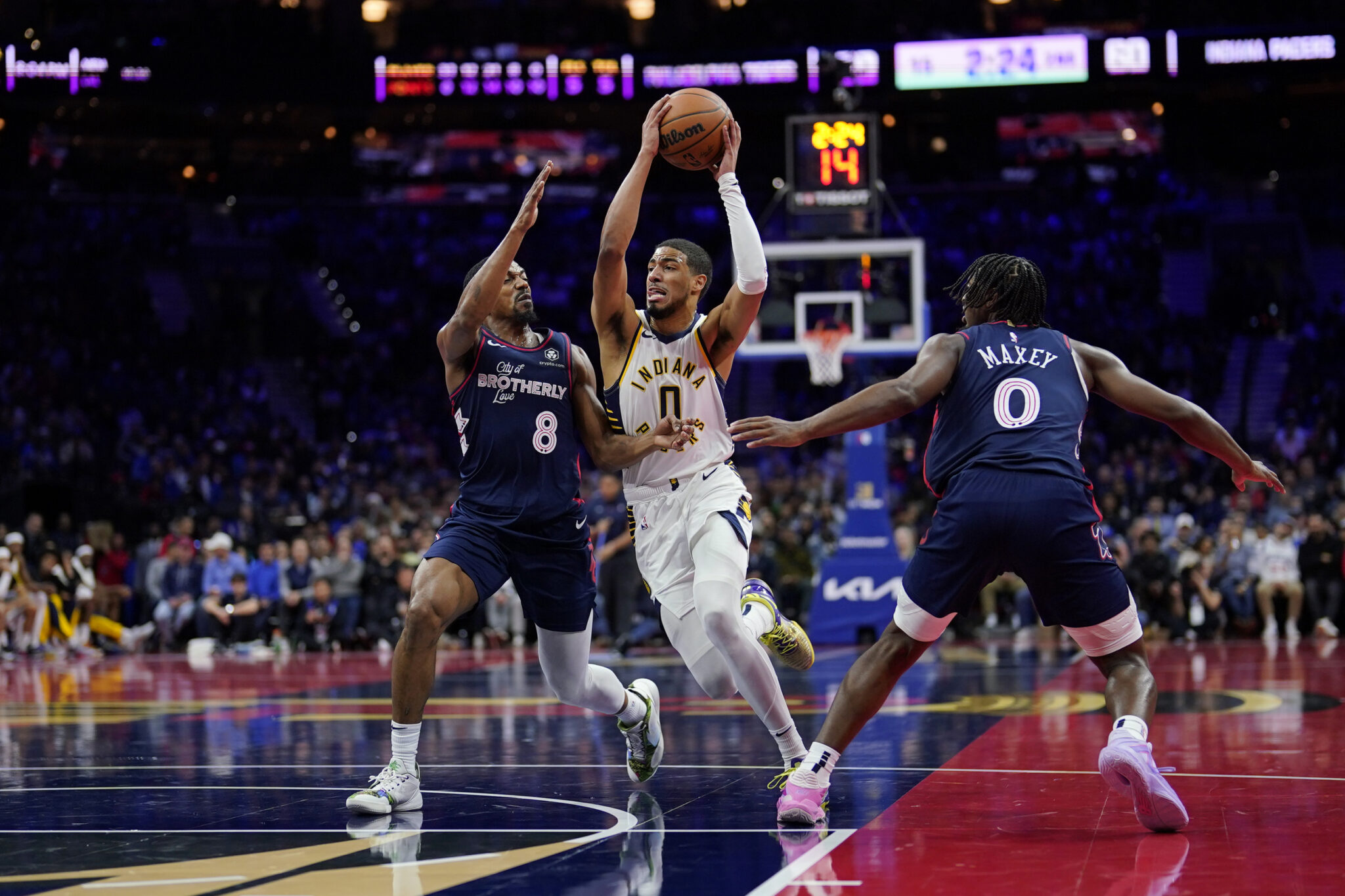 Πέισερς και Χαλιμπέρτον έβαλαν «στοπ» στους Σίξερς και Εμπίντ