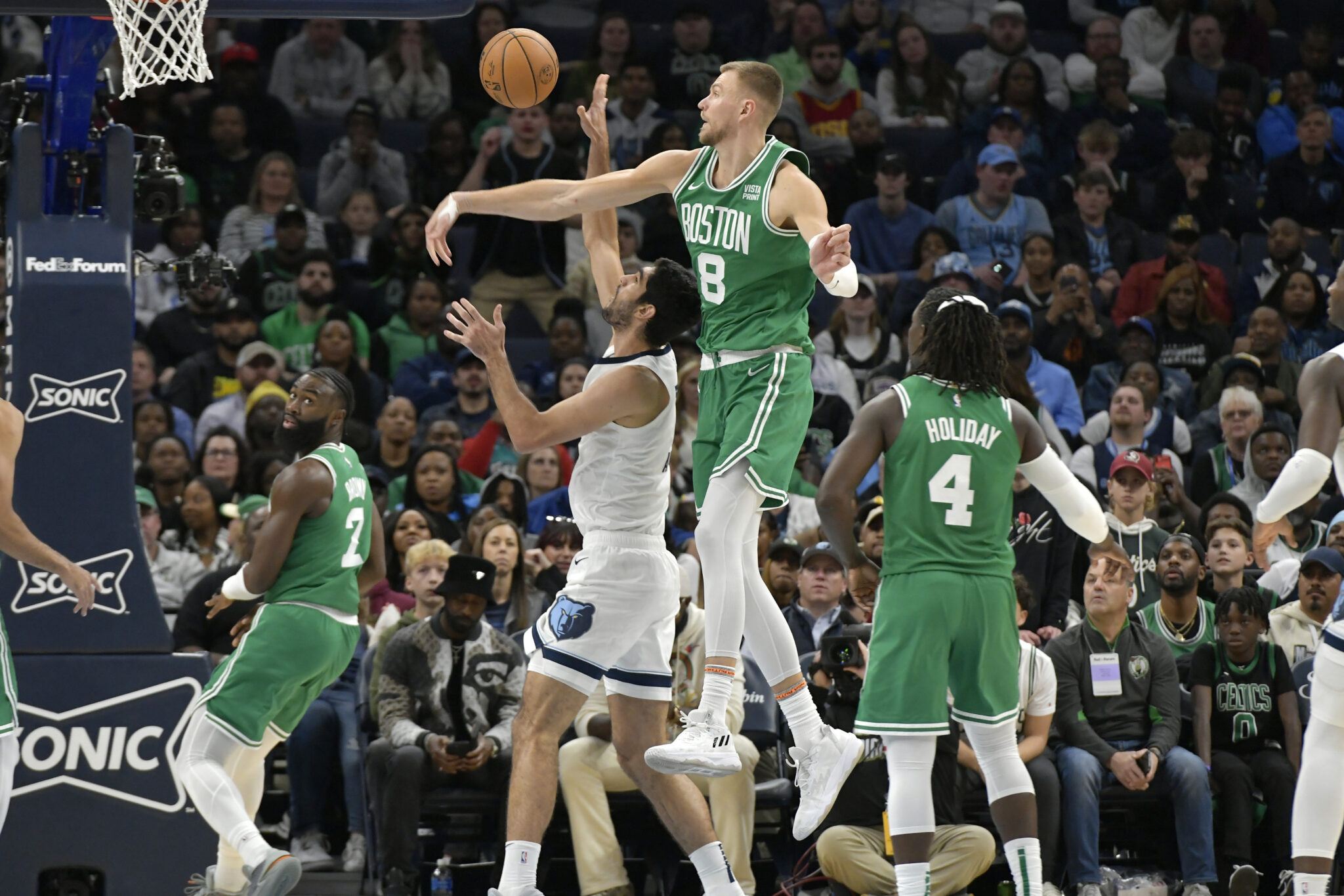 «Δάγκωσαν» τους Γκρίζλις στο Μέμφις οι Σέλτικς, χτίζουν σερί οι Κινγκς