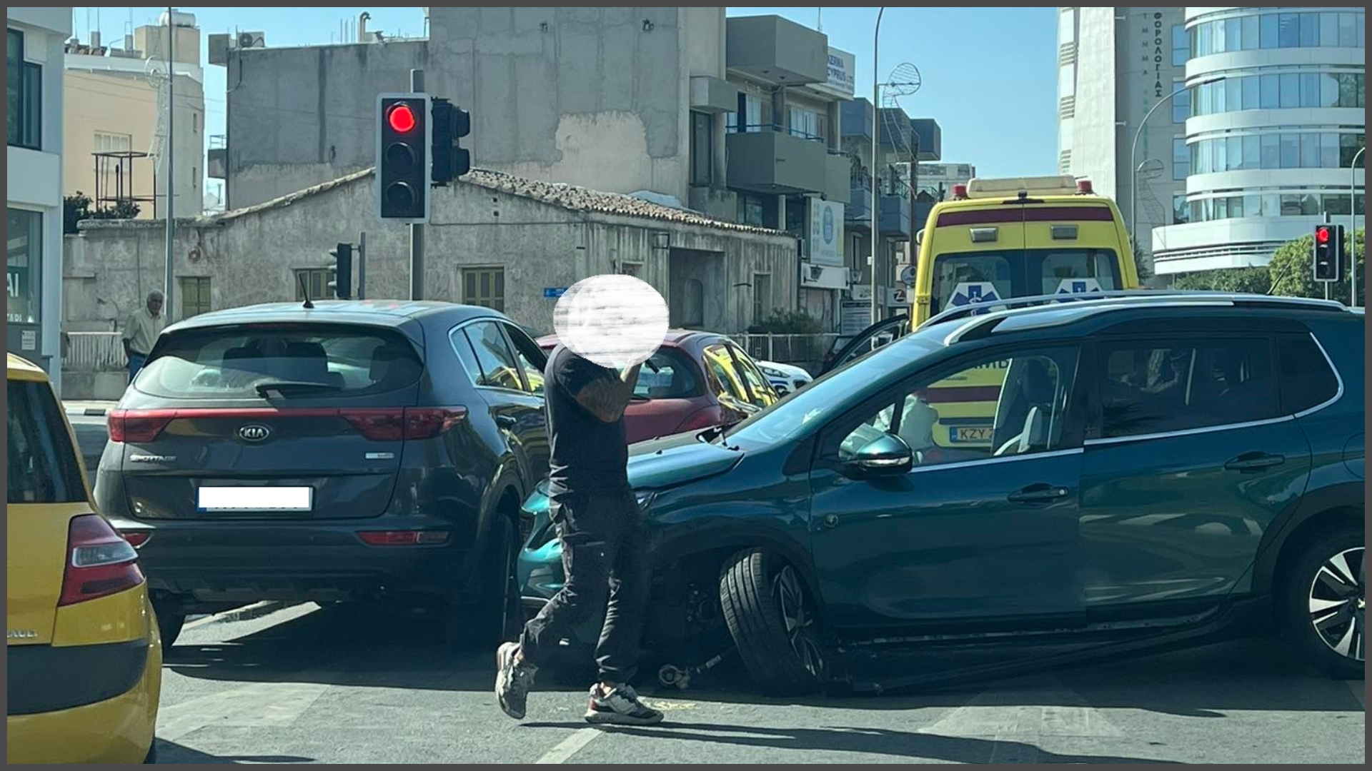 ΦΩΤΟ: Κυκλοφοριακό χάος στη λεωφόρο Προεδρικού, ατύχημα με μικροτραυματισμούς