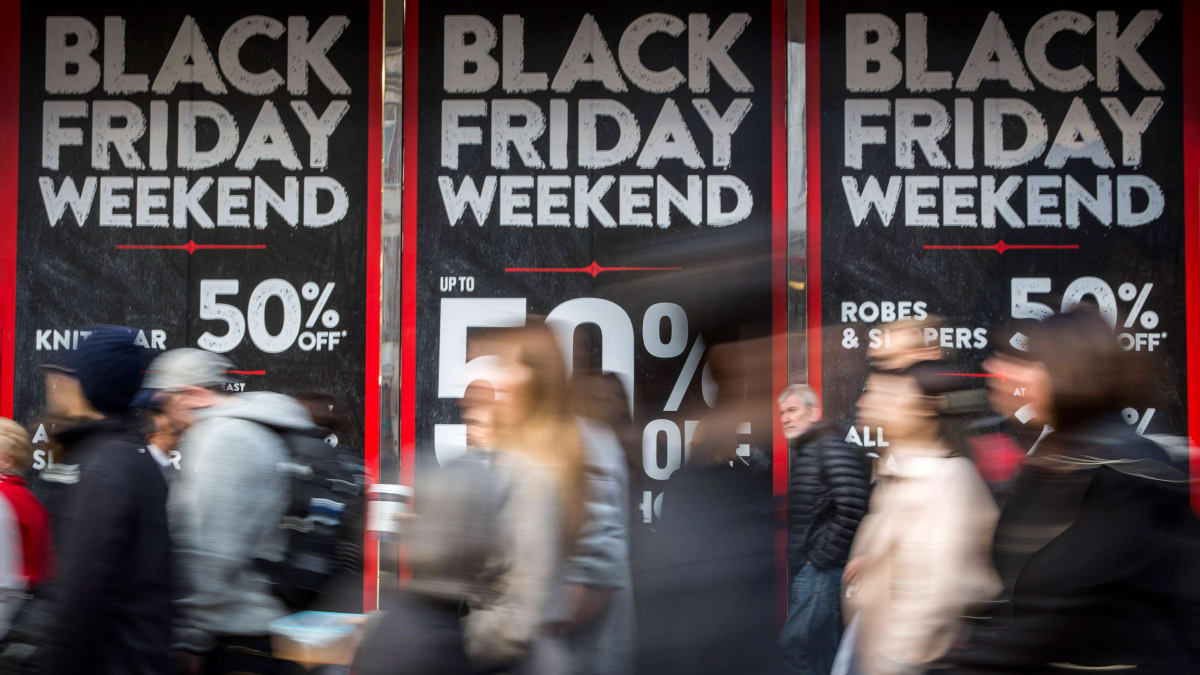Σε ρυθμούς «Black Friday» η αγορά, φουσκώνουν μέρα με τη μέρα οι προσφορές