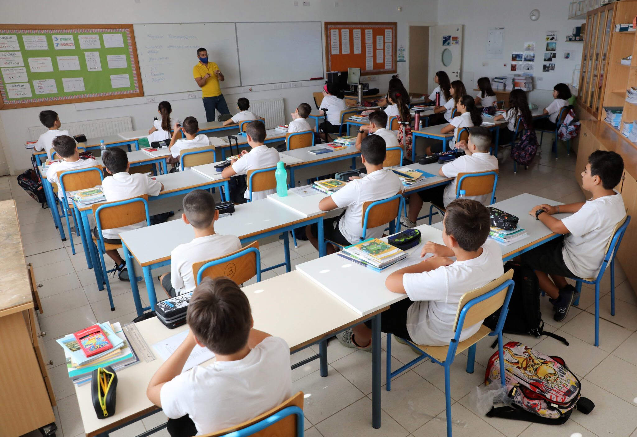 Aρχίζει η εγκατάσταση κλιματιστικών στα πρώτα 50 σχολεία