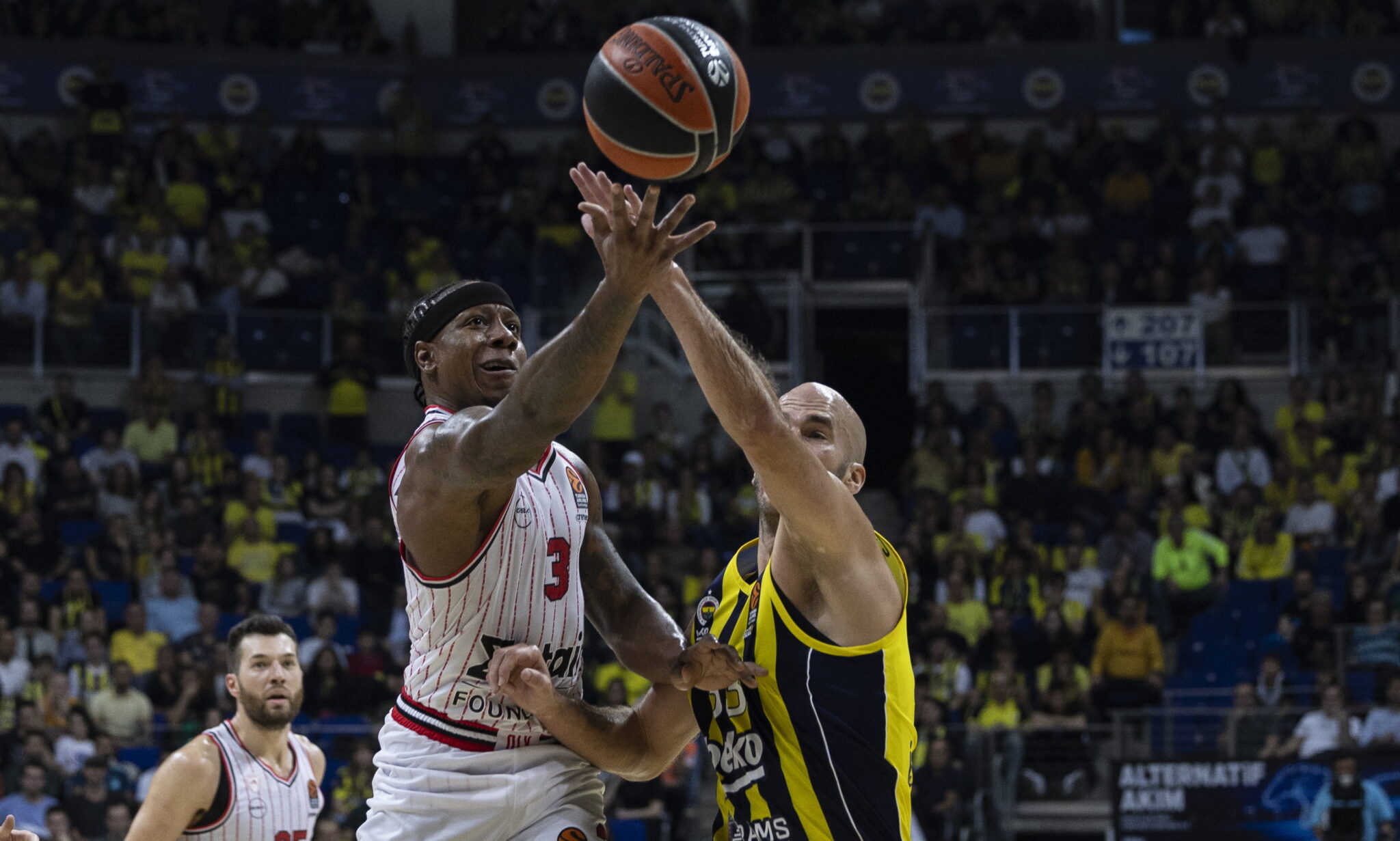 Έπεσε με ψηλά το κεφάλι ο Ολυμπιακός στην Πόλη