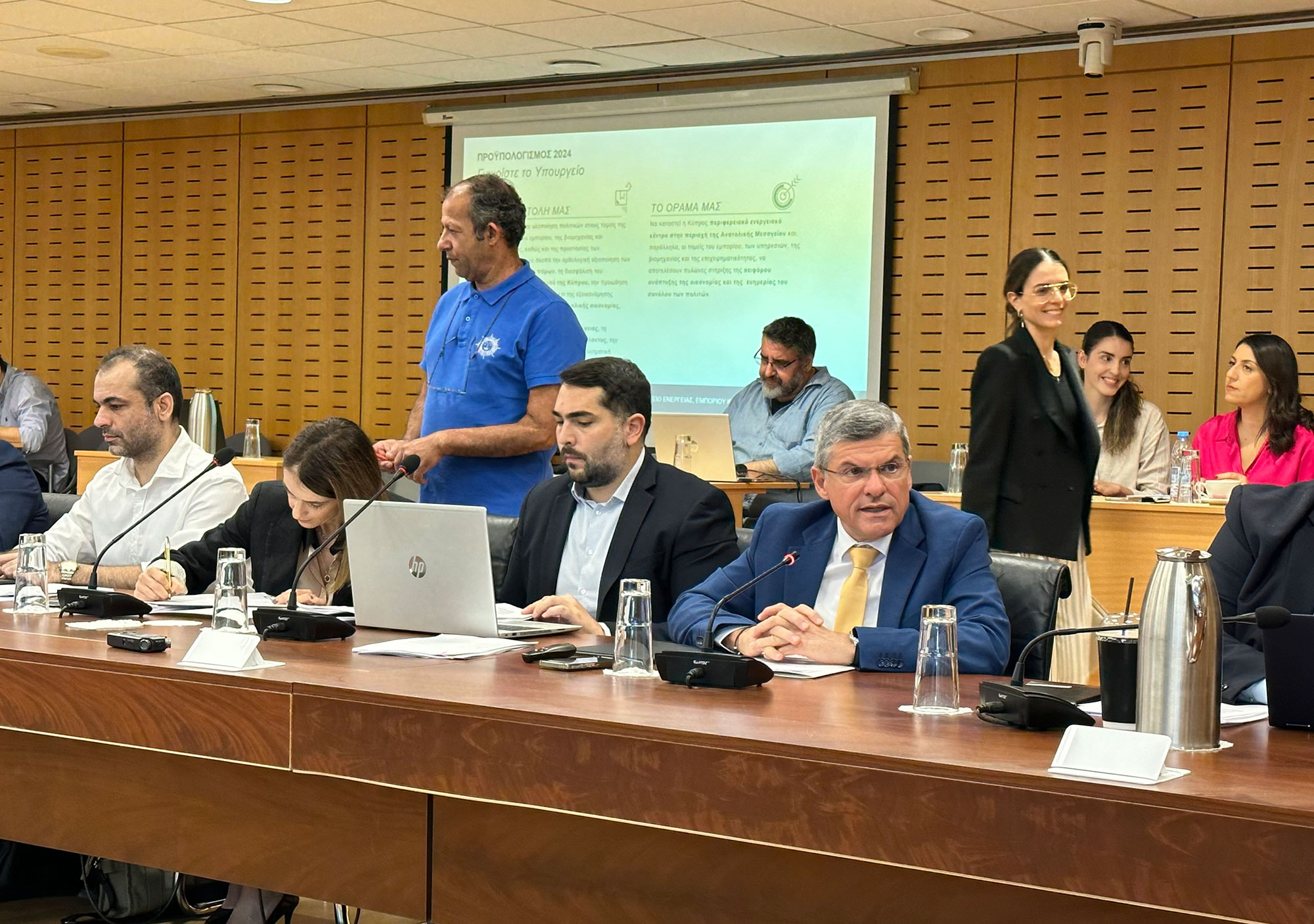 Ανοιχτό το ενδεχόμενο ενίσχυσης του σχεδίου "Φωτοβολταϊκά για Όλους"