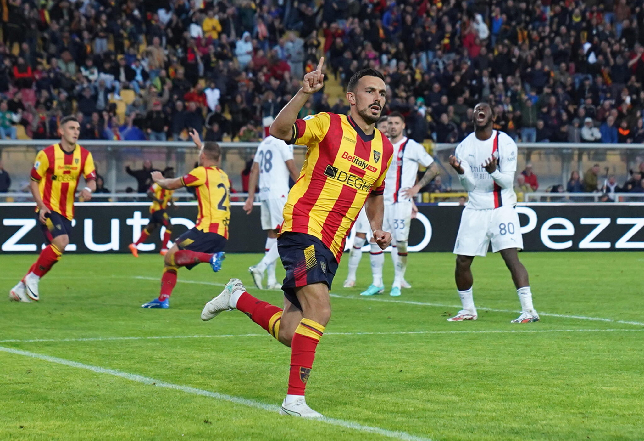 «Γκέλαρε» με τη Λέτσε και γλίτωσε μέσω VAR το κάζο η Μίλαν