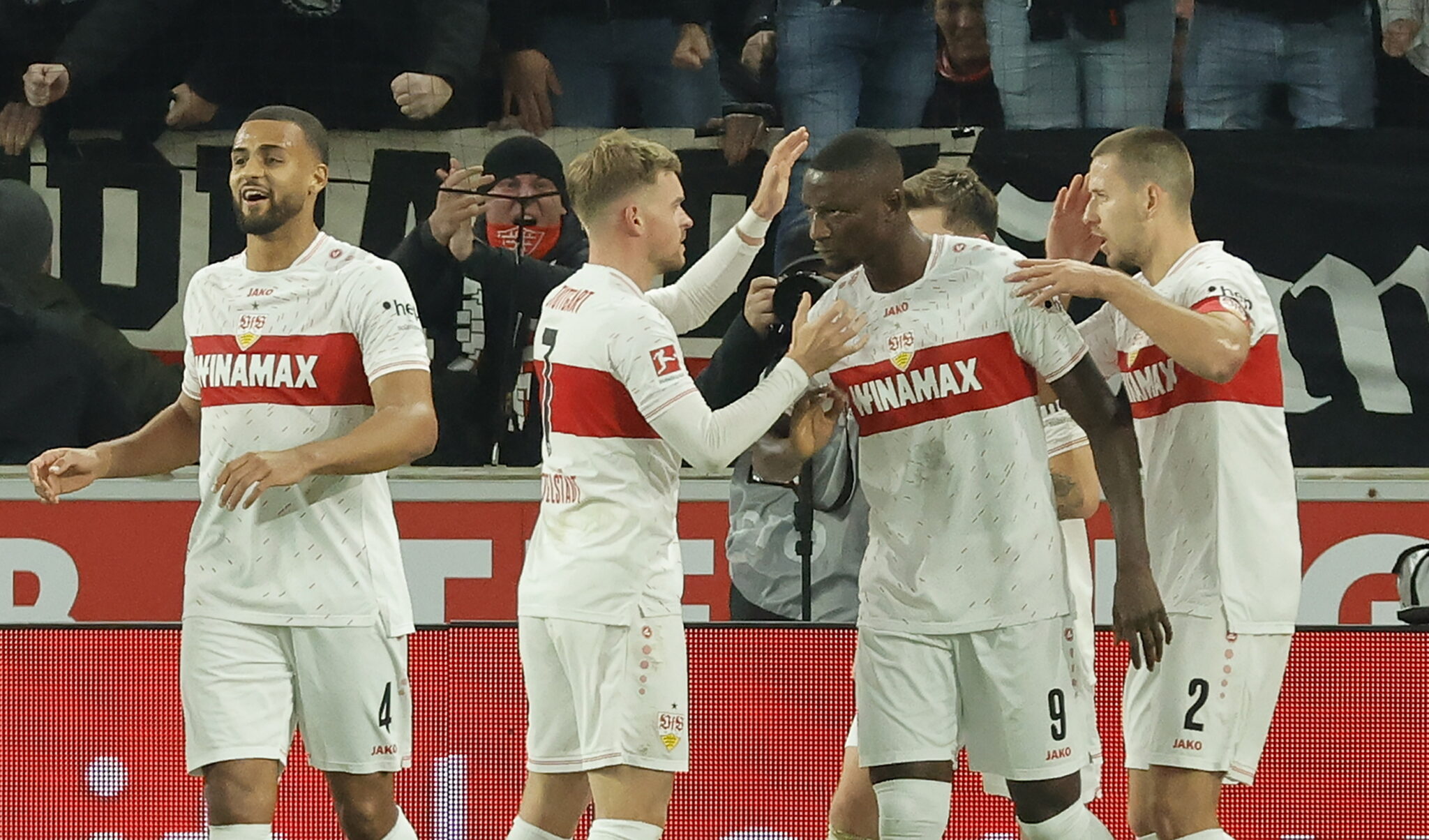 Μπάγερν με ζόρια, λύγισε με ανατροπή και… Γκιρασί την Ντόρτμουντ η Στουτγκάρδη