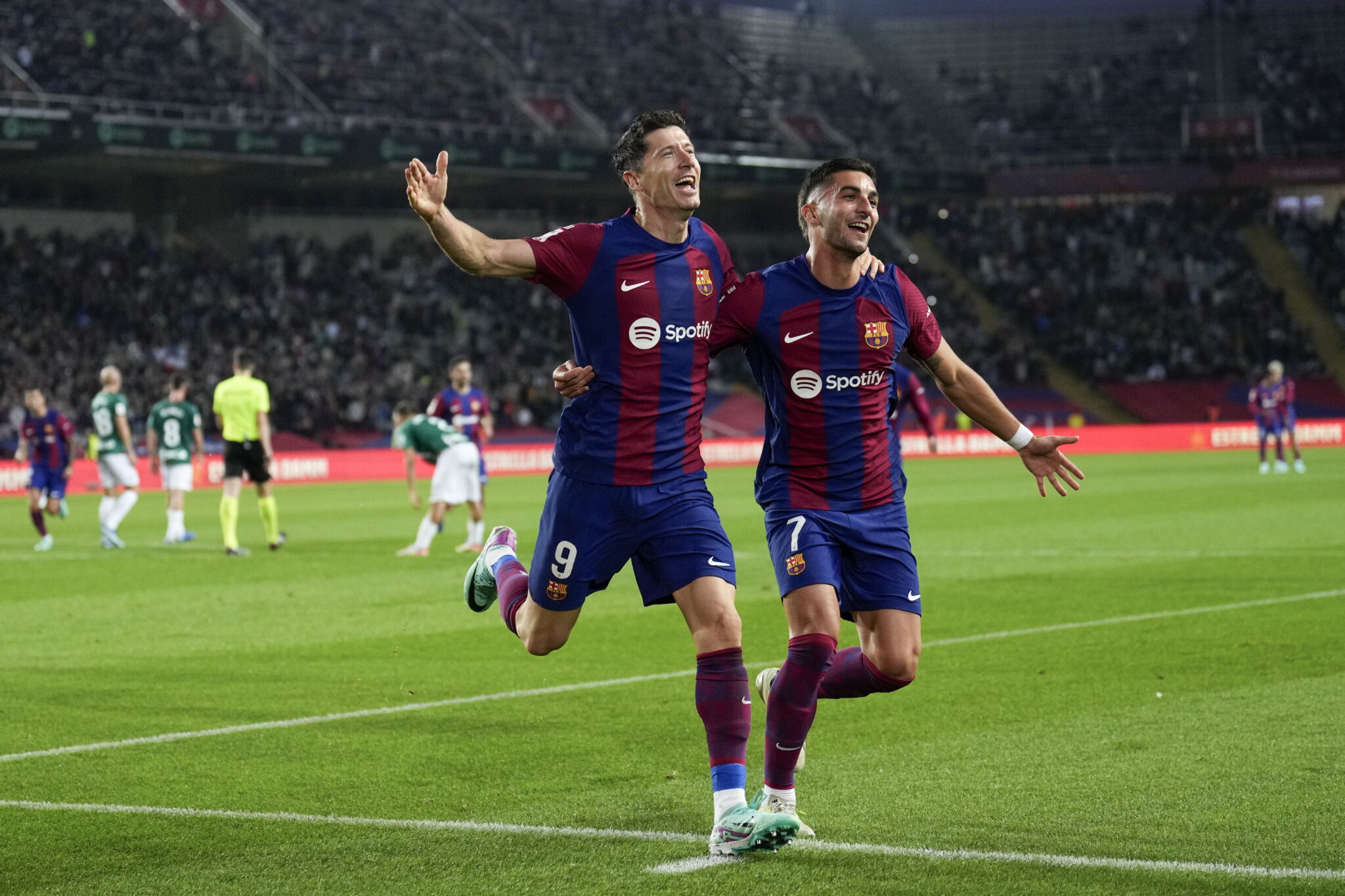 Τούμπαρε την Αλαβές με… killer Λεβαντόφσκι και πλησίασε κορυφή η Μπαρσελόνα