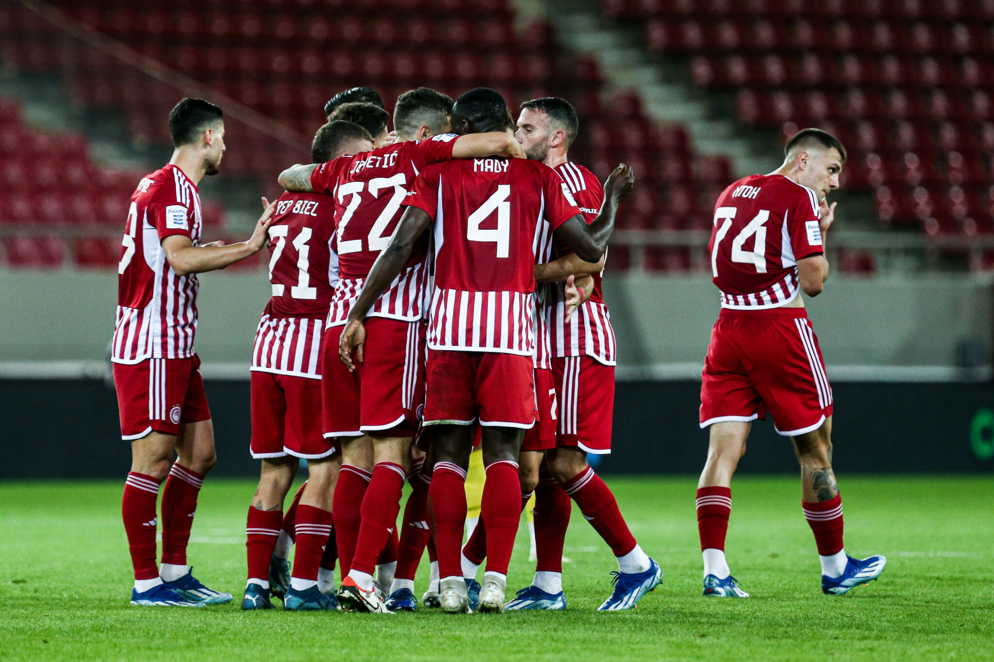 Δίχως… ανάσα φουλάρει για τον «τελικό» με Φράιμπουργκ ο Ολυμπιακός