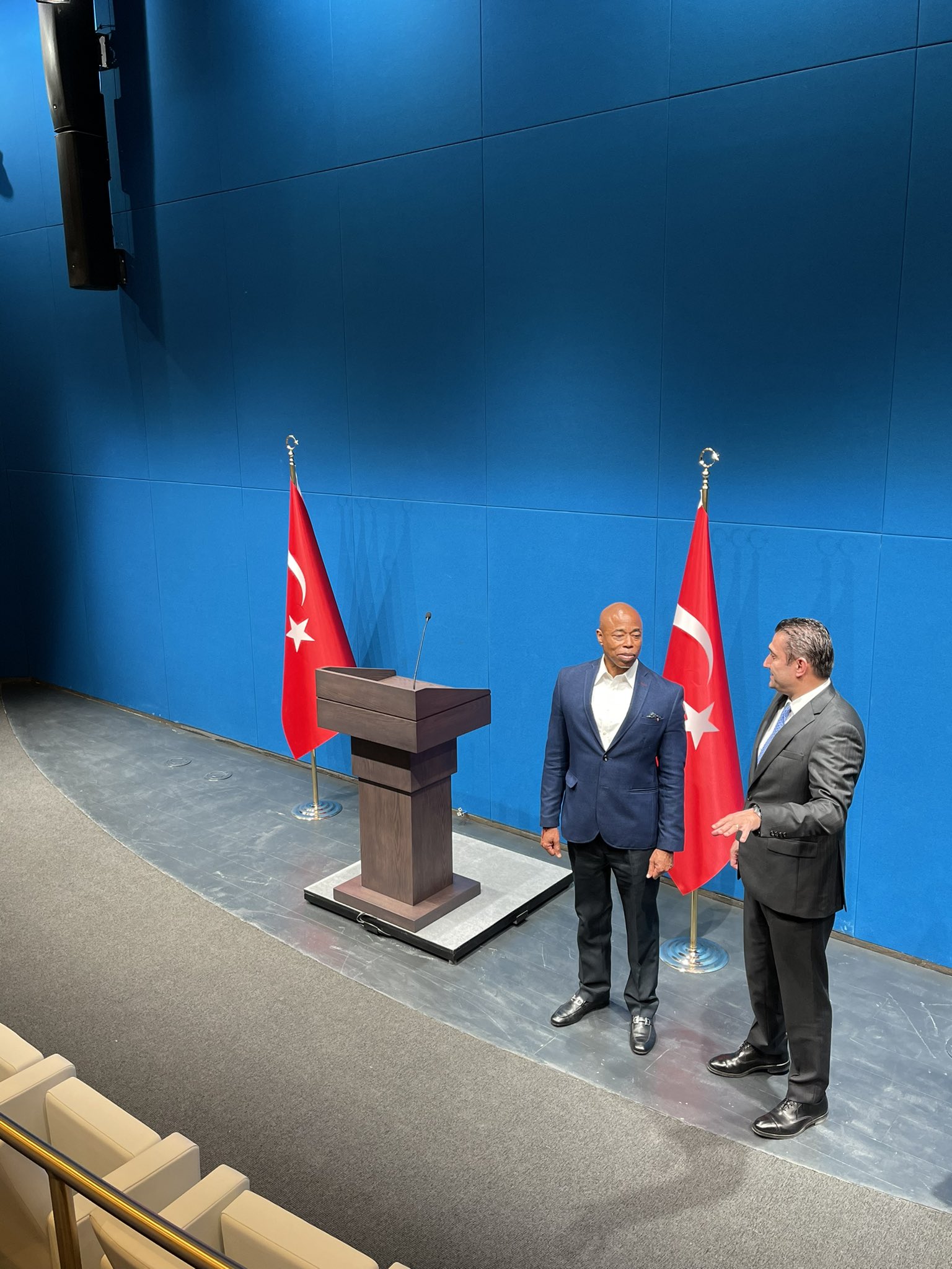 Διαστάσεις προσλαμβάνει το σκάνδαλο του Δημάρχου της ΝΥ με την Τουρκία