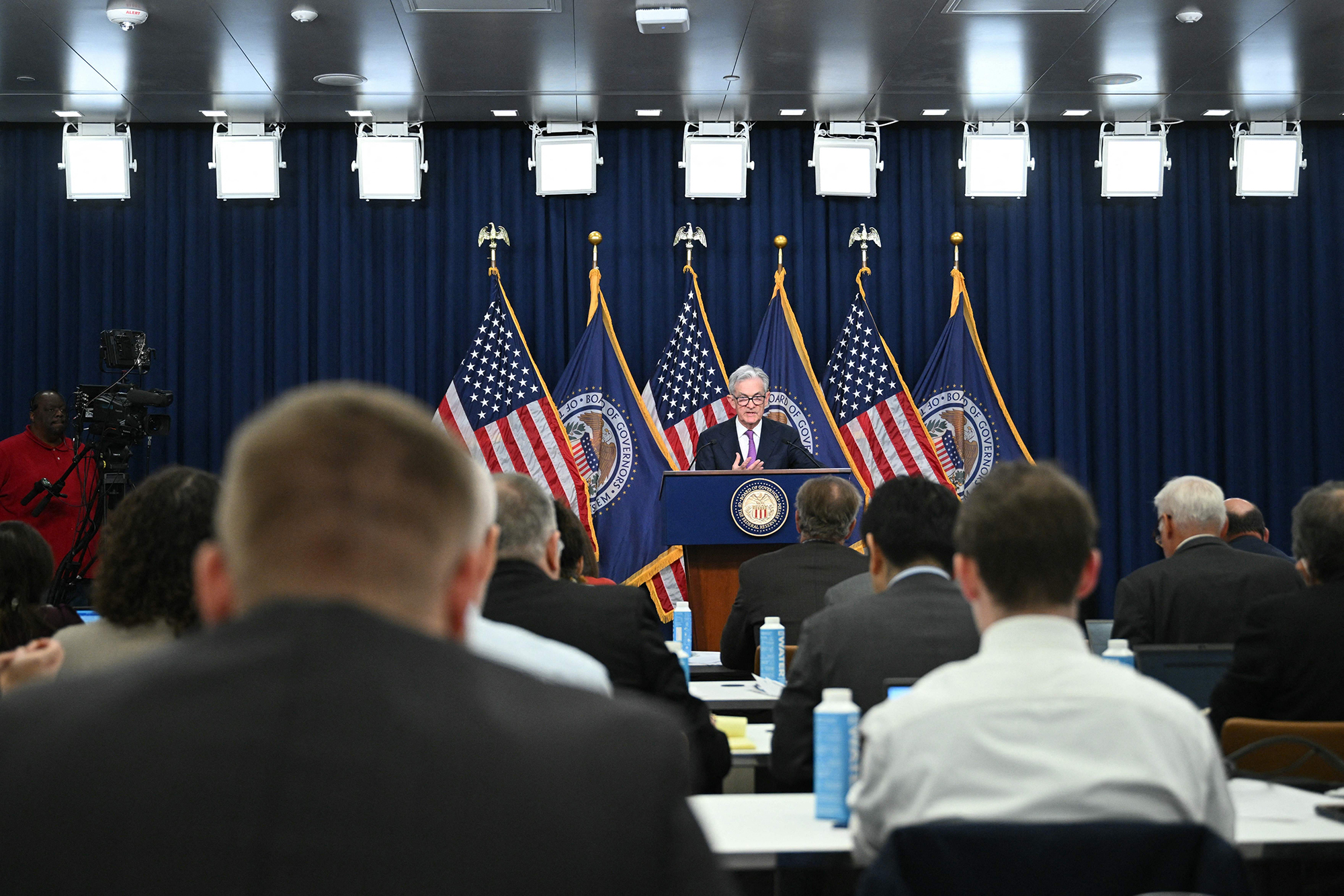 Αμετάβλητα για δεύτερη συνεχόμενη φορά τα επιτόκια στις ΗΠΑ