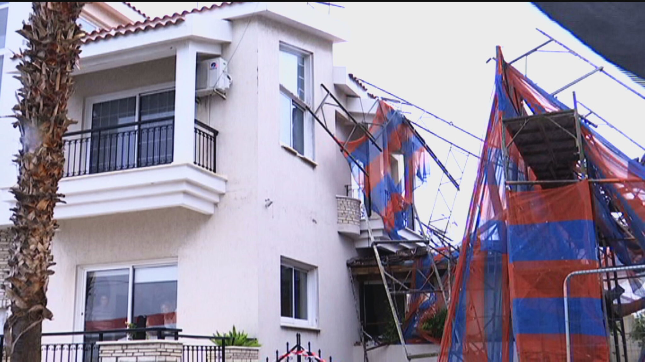 ΒΙΝΤΕΟ: Σφοδρή κακοκαιρία σε όλη την Κύπρο, δυνατοί άνεμοι παρέσυραν τα πάντα